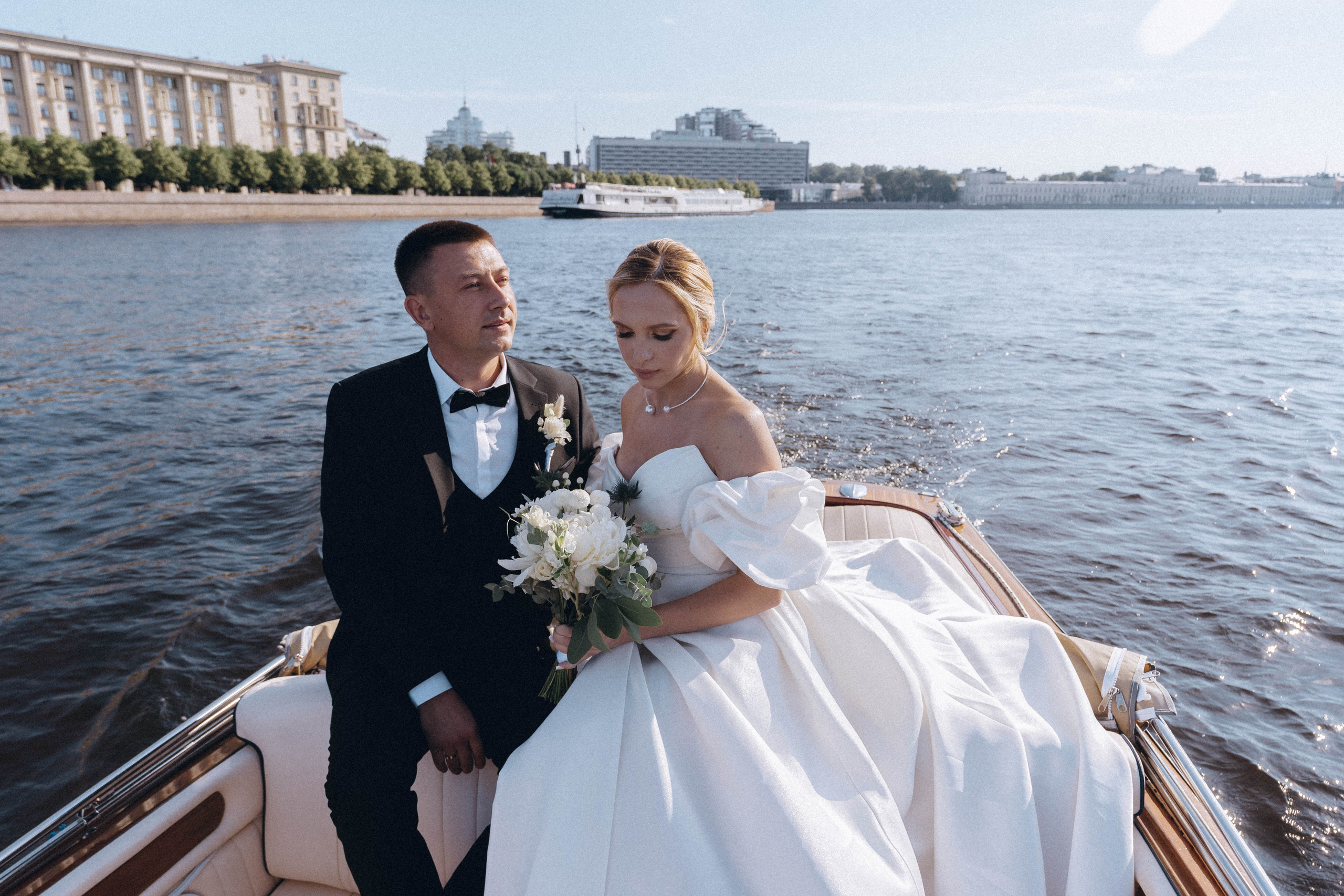 СВАДЕНБНАЯ СЬЕМКА НА КАТЕРЕ ПО КАНАЛАМ САНКТ-ПЕТЕРБУРГА И В АКВАТОРИИ НЕВЫ. Профессиональный фотограф, Санкт-Петербург — Виктория Богомолова