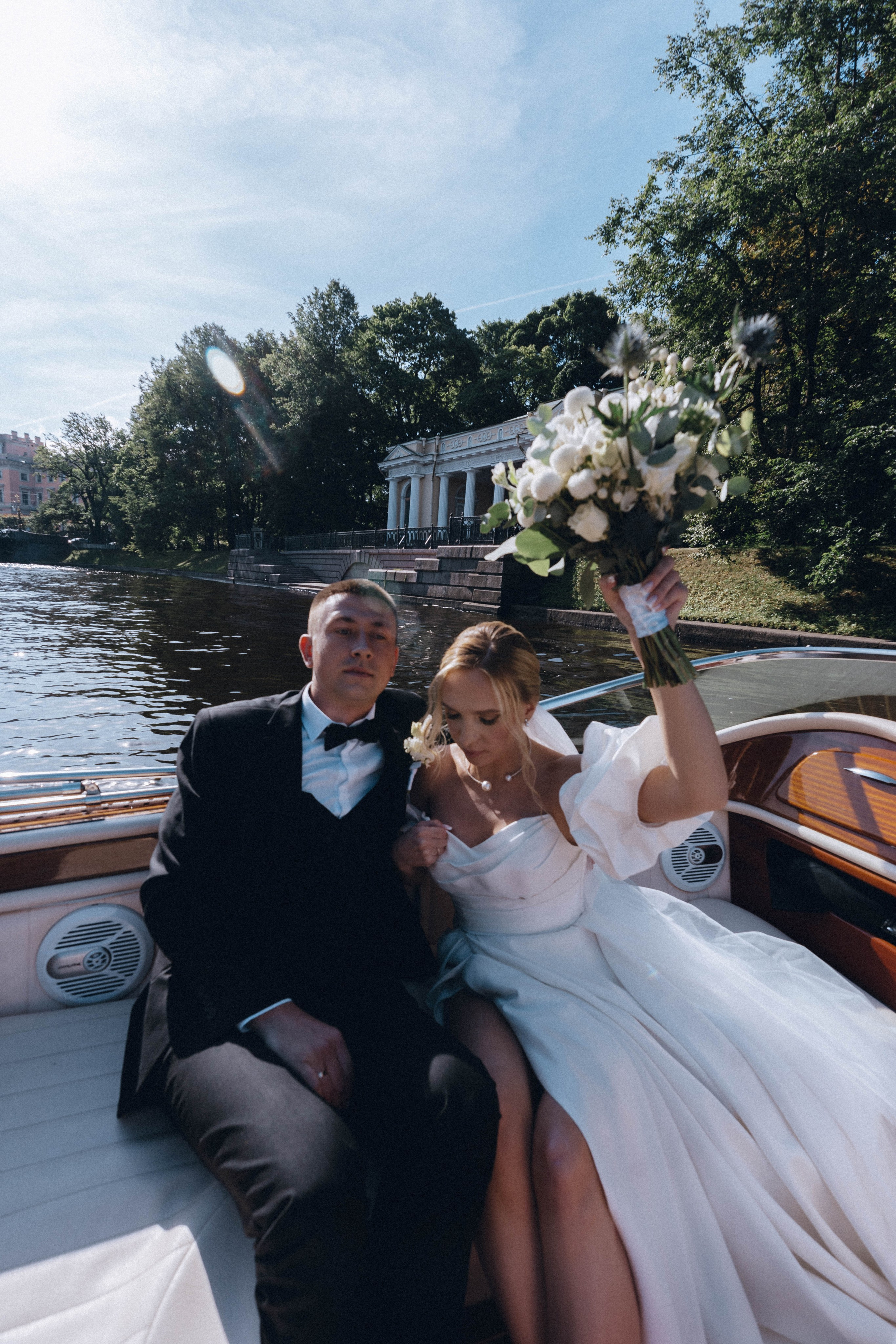 СВАДЕНБНАЯ СЬЕМКА НА КАТЕРЕ ПО КАНАЛАМ САНКТ-ПЕТЕРБУРГА И В АКВАТОРИИ НЕВЫ. Профессиональный фотограф, Санкт-Петербург — Виктория Богомолова