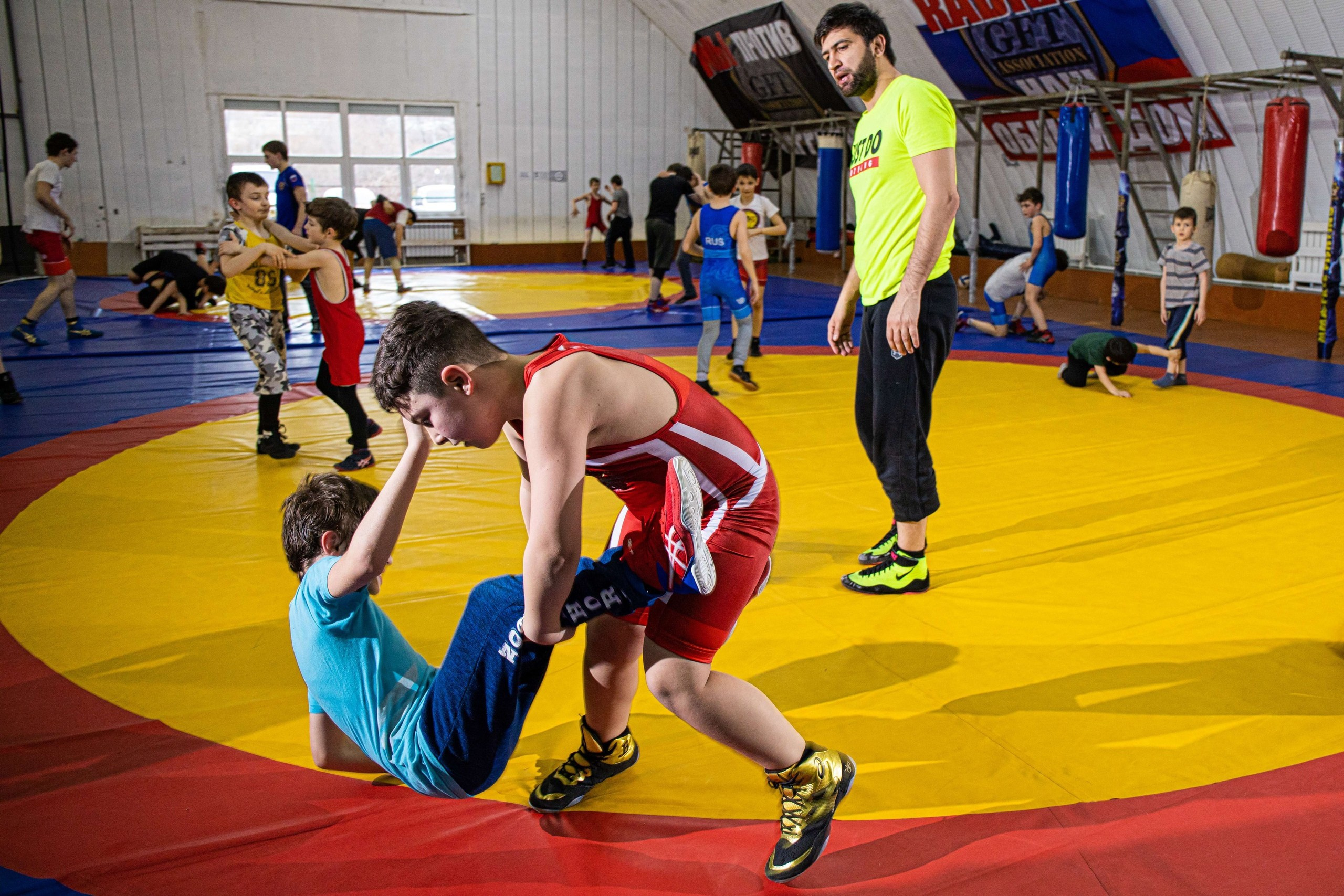 #СпортивныйФотограф#ФотографияСпорта#СпортВКадре#ЭнергияСпорта#СпортивныеЭмоции#ФотосъемкаСпорта#СпортивныйМомент#СпортИФотография#СпортивнаяДрама#ФотоСпорта#СпортивныйФотографПятигорск#ФутболВКадре#ХоккейныеЭмоции#БаскетбольныеМоменты#ТеннисВКадре#ЛегкаяАтлетика#ЕдиноборстваВКадре#ГорныеЛыжи#Велоспорт#Плавание#ЭкстремальныйСпорт#АдреналинВКадре#ПобедаВКадре#СпортивнаяЭнергия#МоментТриумфа#СпортивнаяИстория#ДвижениеВКадре#СпортивнаяСтрасть#СилаИГрация#СпортивнаяСъемка#ФотографДляСпортсменов#СпортивныеСобытия#ФотосъемкаНаСоревнованиях#СпортивнаяЖизнь