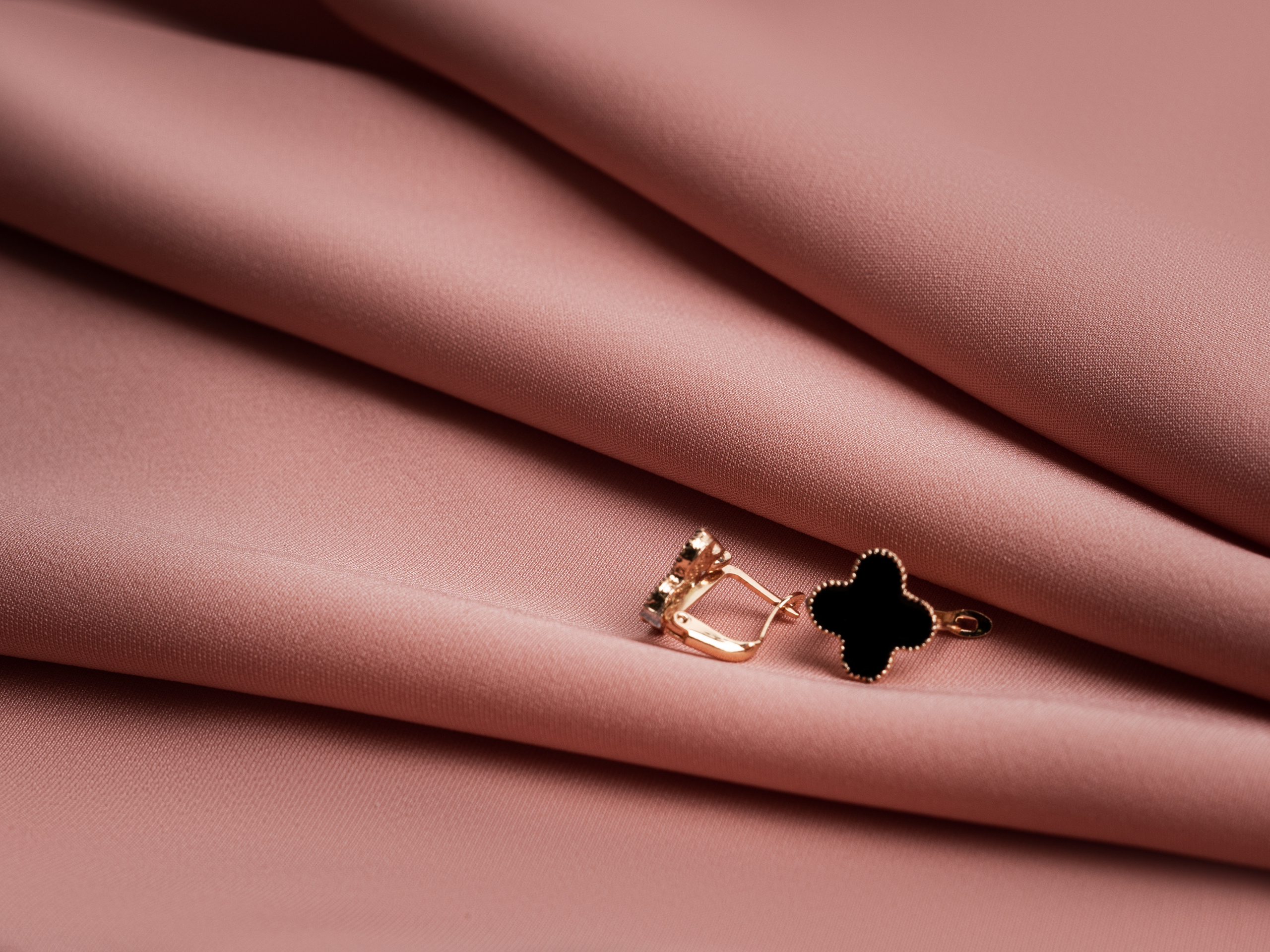 Серьги. Фотограф Ахмедов Эльдар Чита