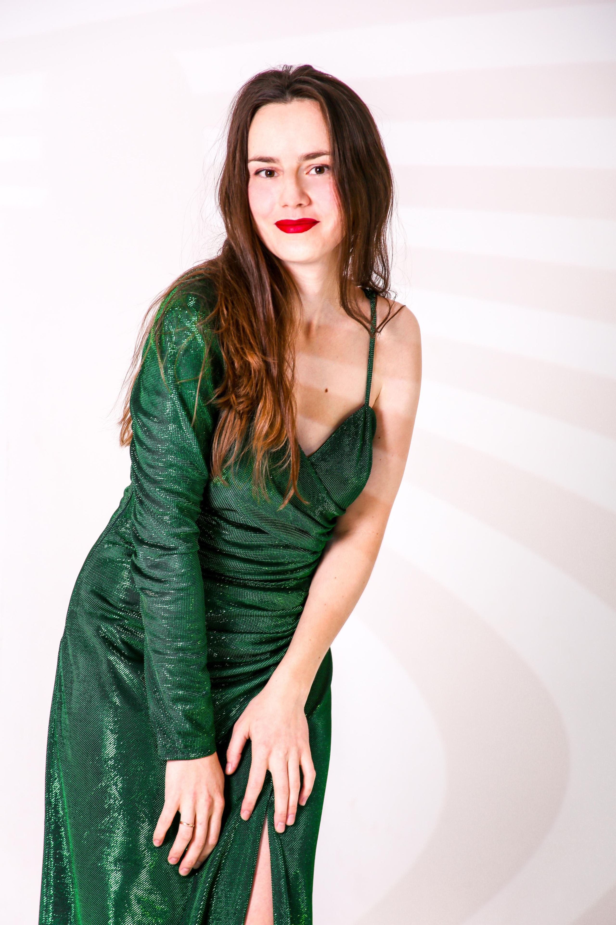 Даша в студии. Фотограф Пермь. Фотосессия в фотостудии Перми и на свежем воздухе