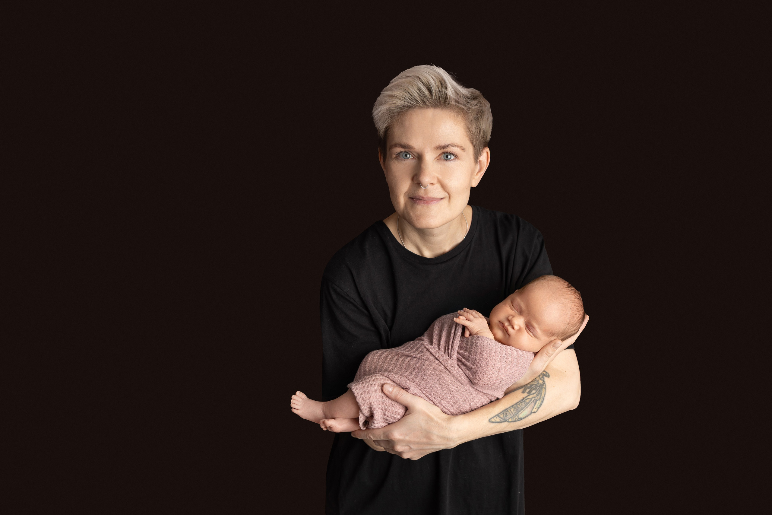 Семейные кадры темная тема. Главная