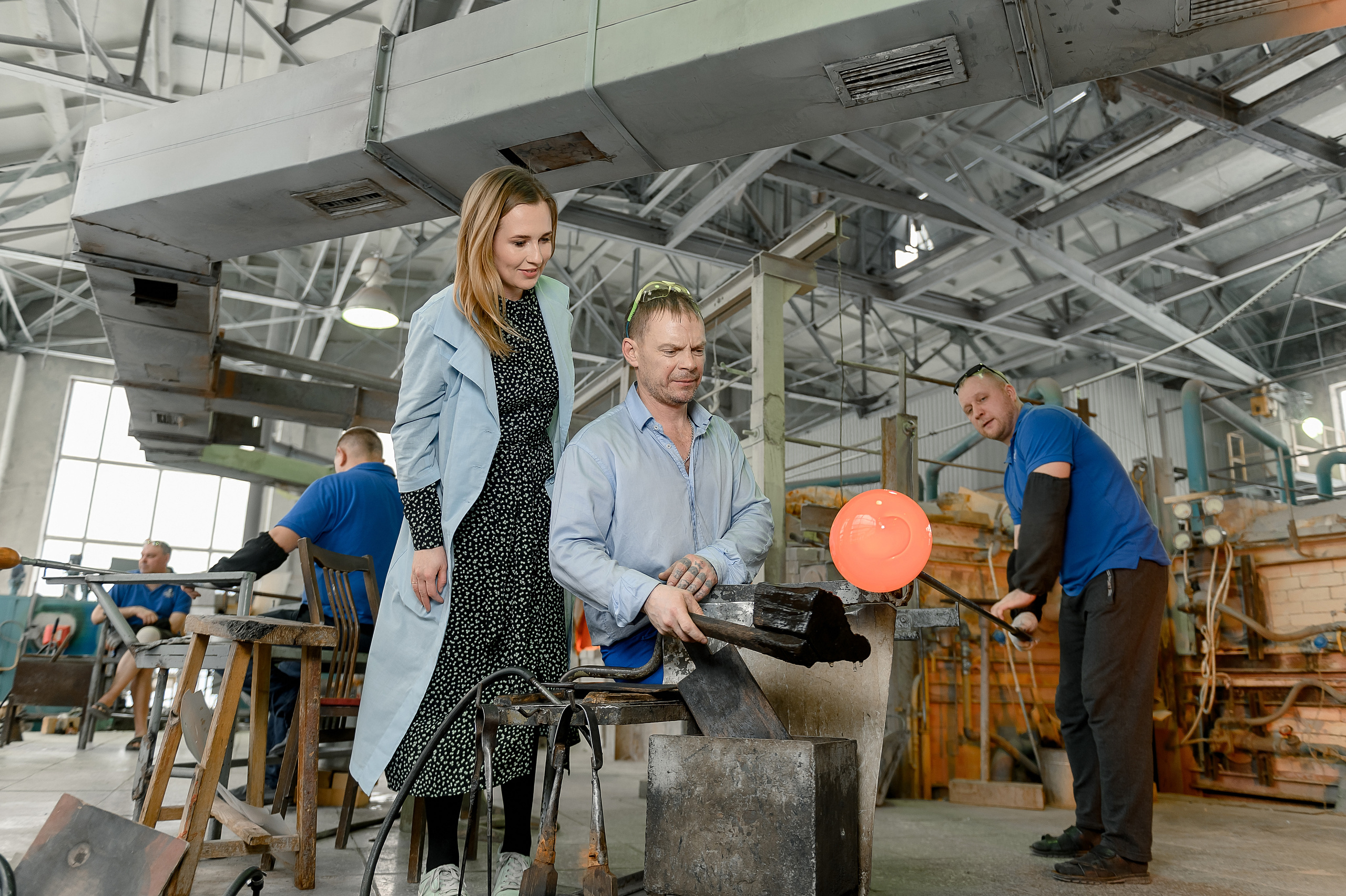 Художник Хрустального завода Наталья Любимова. Свадебный и семейный фотограф Ангелина Нусина