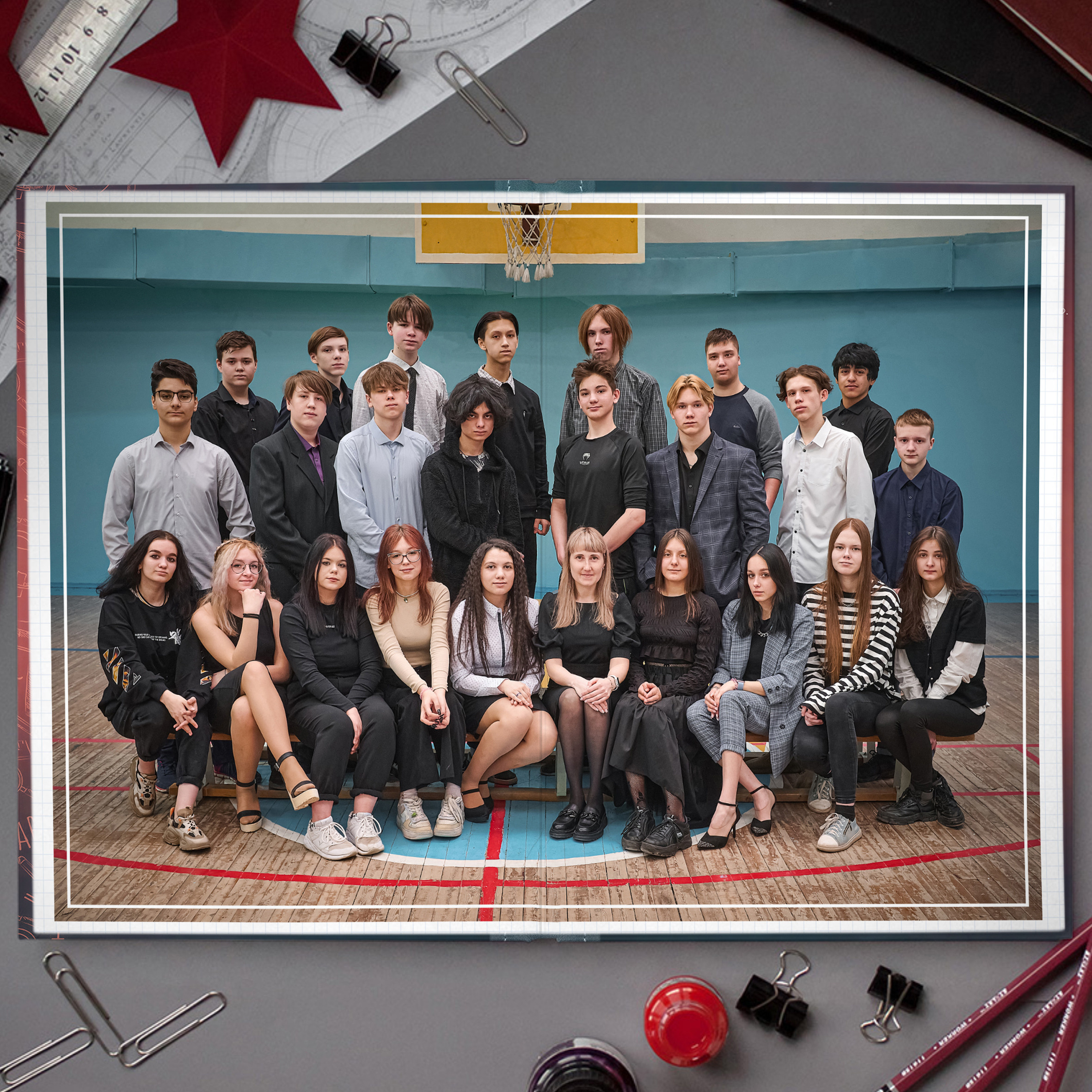 Стойки — Неон (Альбом 4 разворота). Школьный и семейный фотограф в Мончегорске Вячеслав Шинахов