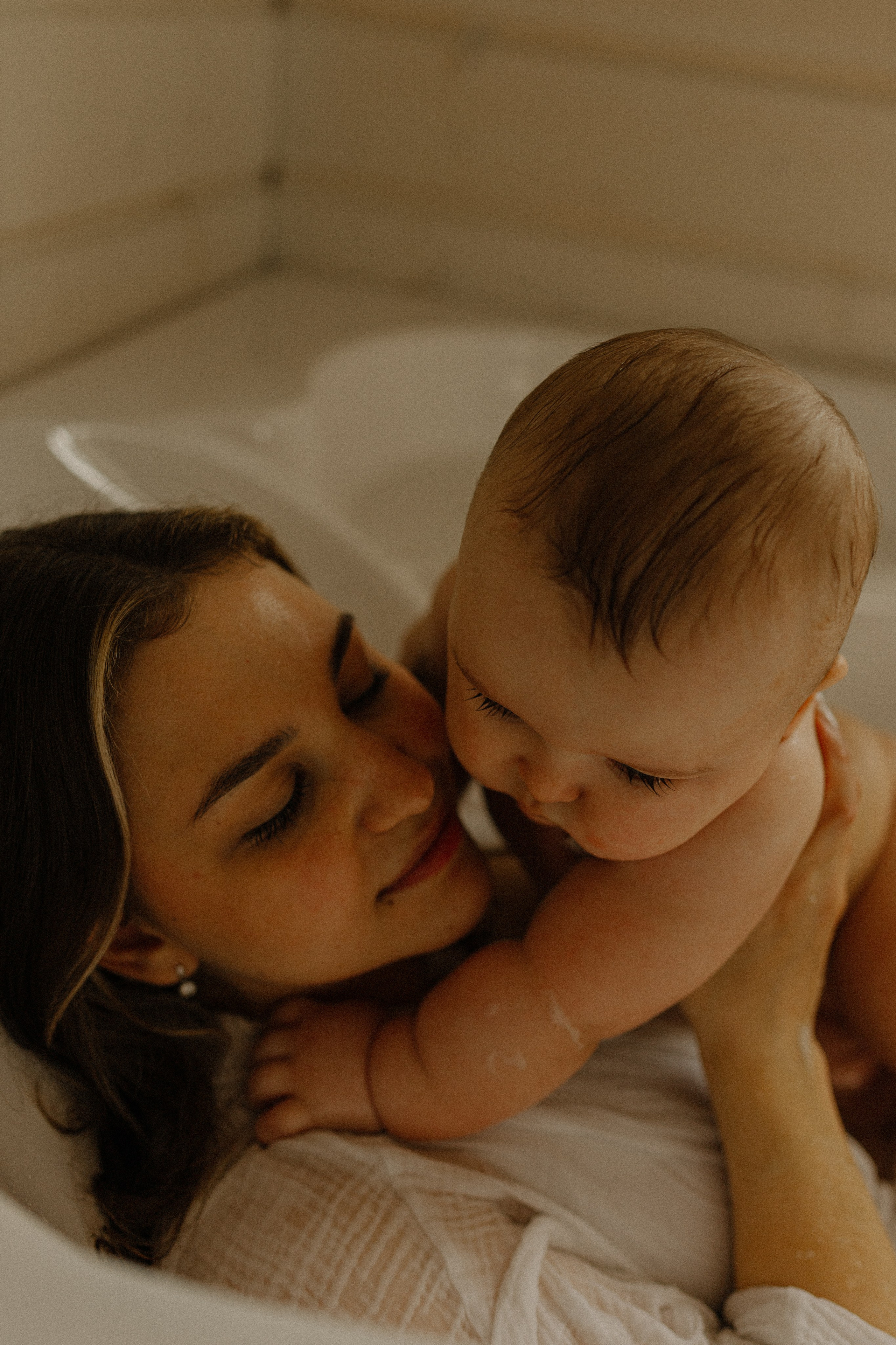 Яна и Тимофей. Домашняя съёмка. Семейный фотограф Тихвин, Санкт-Петербург и ЛО