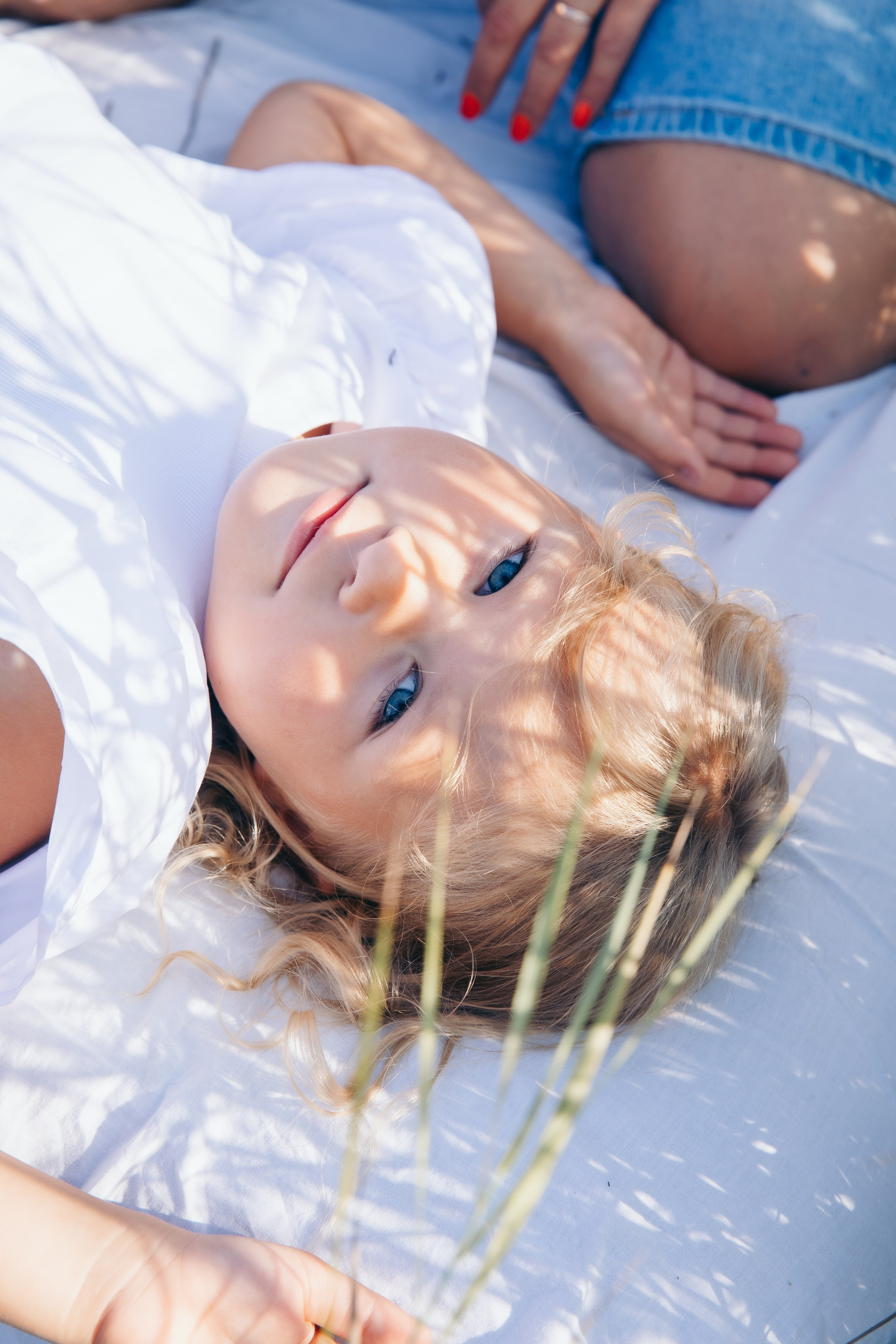 Наташа, Вадим, Арина, Тая и Пета. Август 2024. Фотограф в Санкт-Петербурге Алена Сертакова