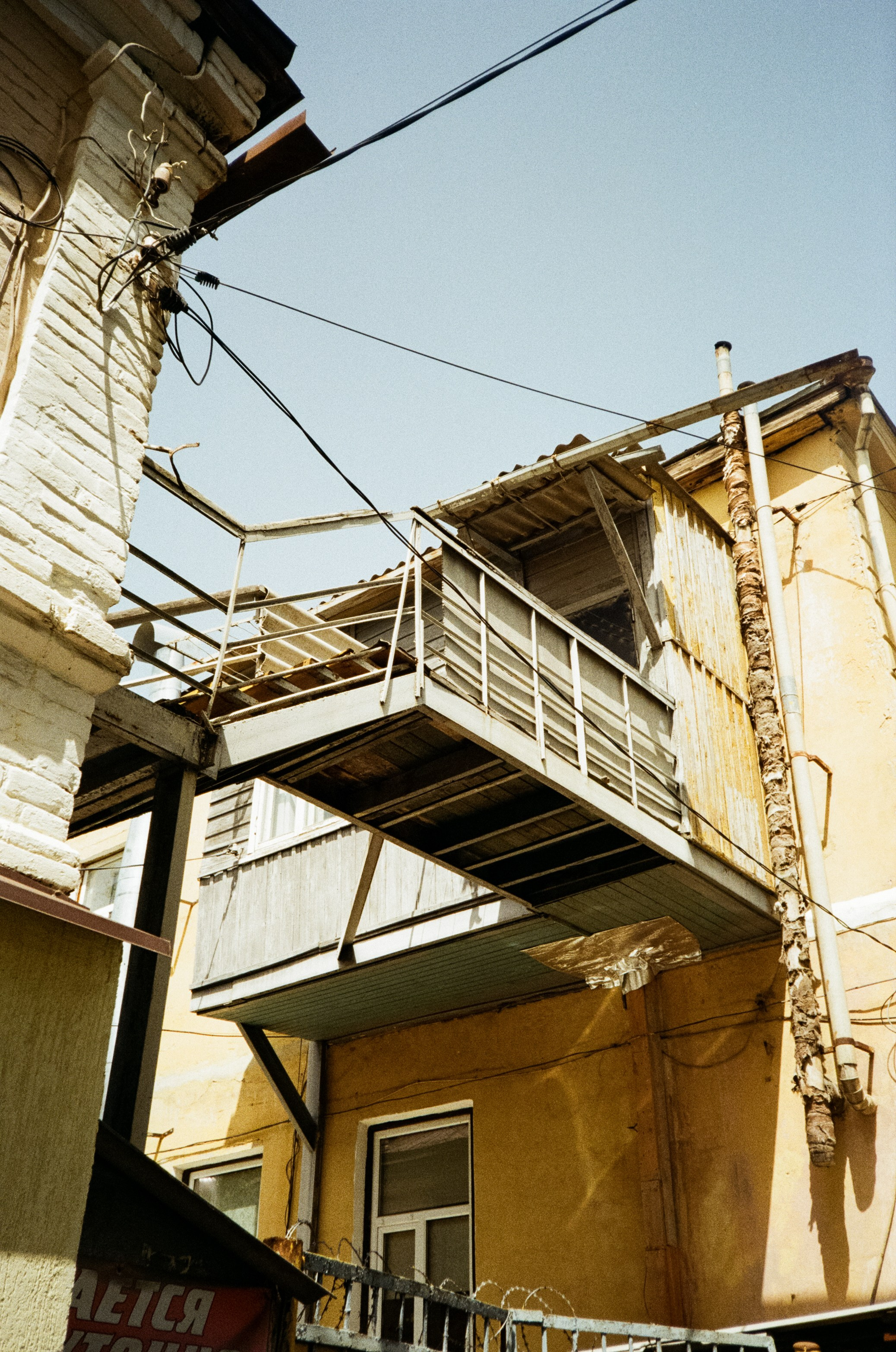 Дворик на Гагарина и Нарзанная галерея. Аллеи Кисловодска. Фотограф-документалист Мария Осокина
