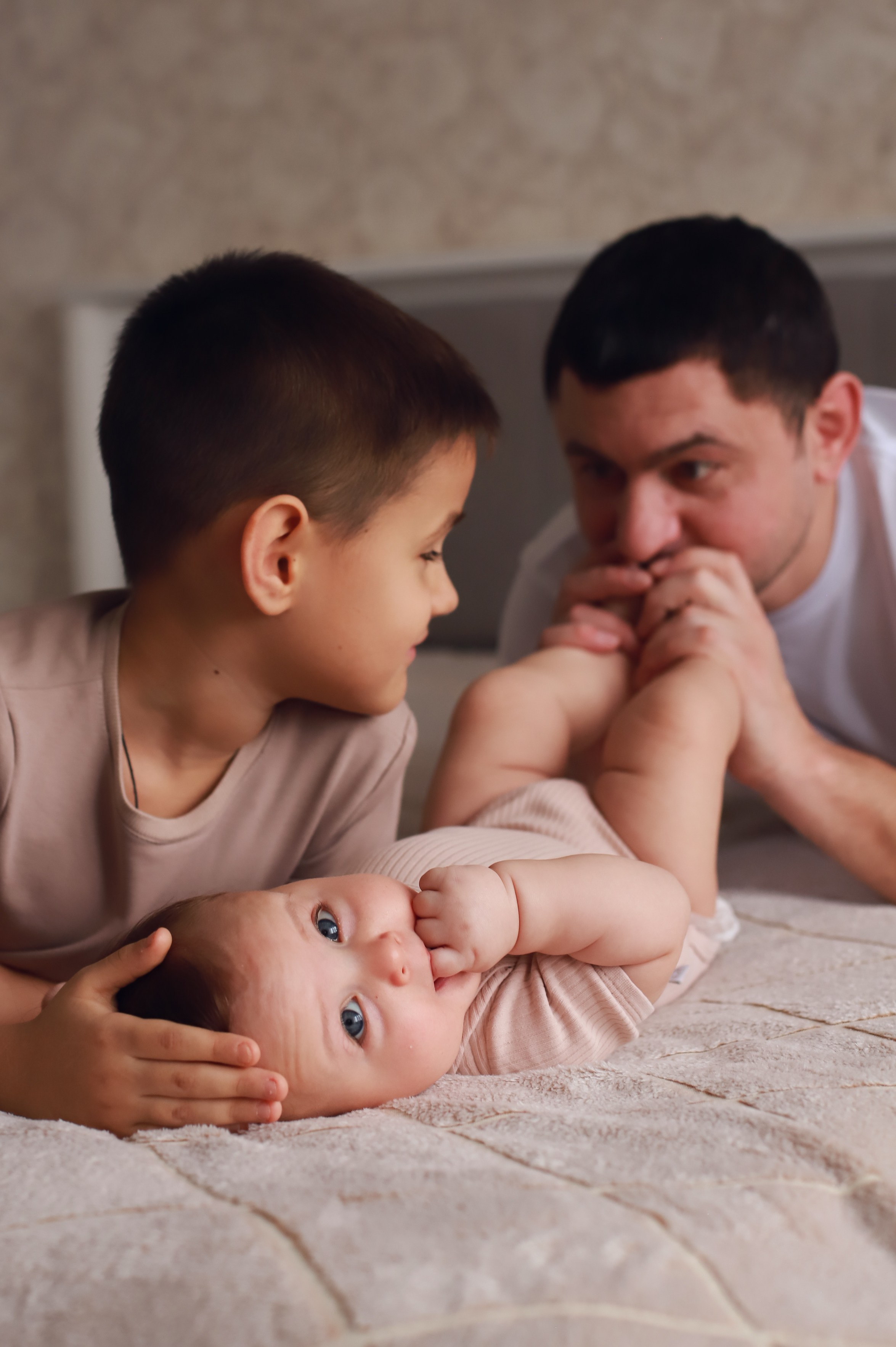 В кругу семьи. Фотограф новорожденных в г. Россошь Виктория Нечепуренко