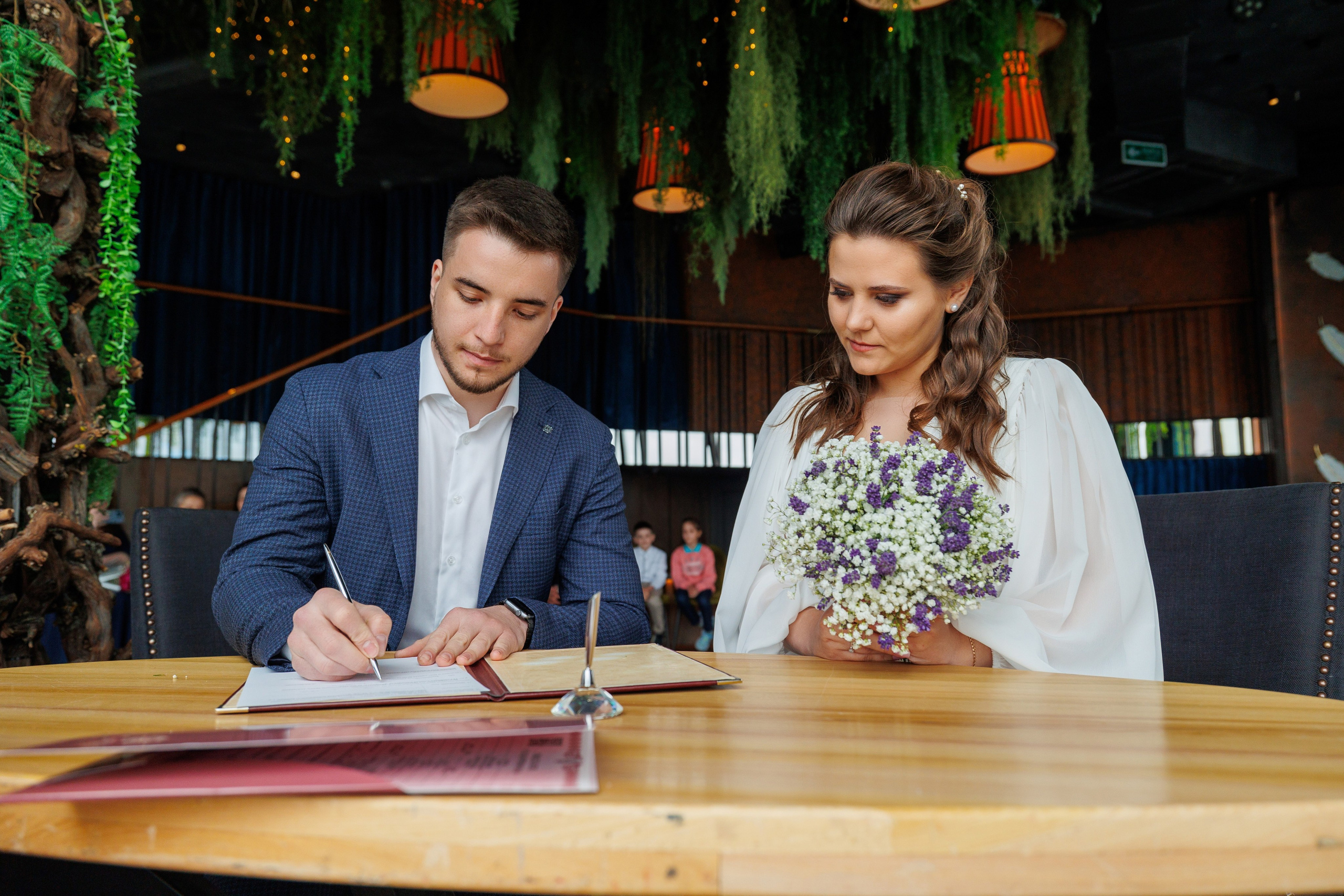 Фотограф на регистрацию в ЗАГС Москва Сити Birds Башня ОКО. Примеры фото, отзывы молодоженов и заявка на регистрацию через официальный сайт.