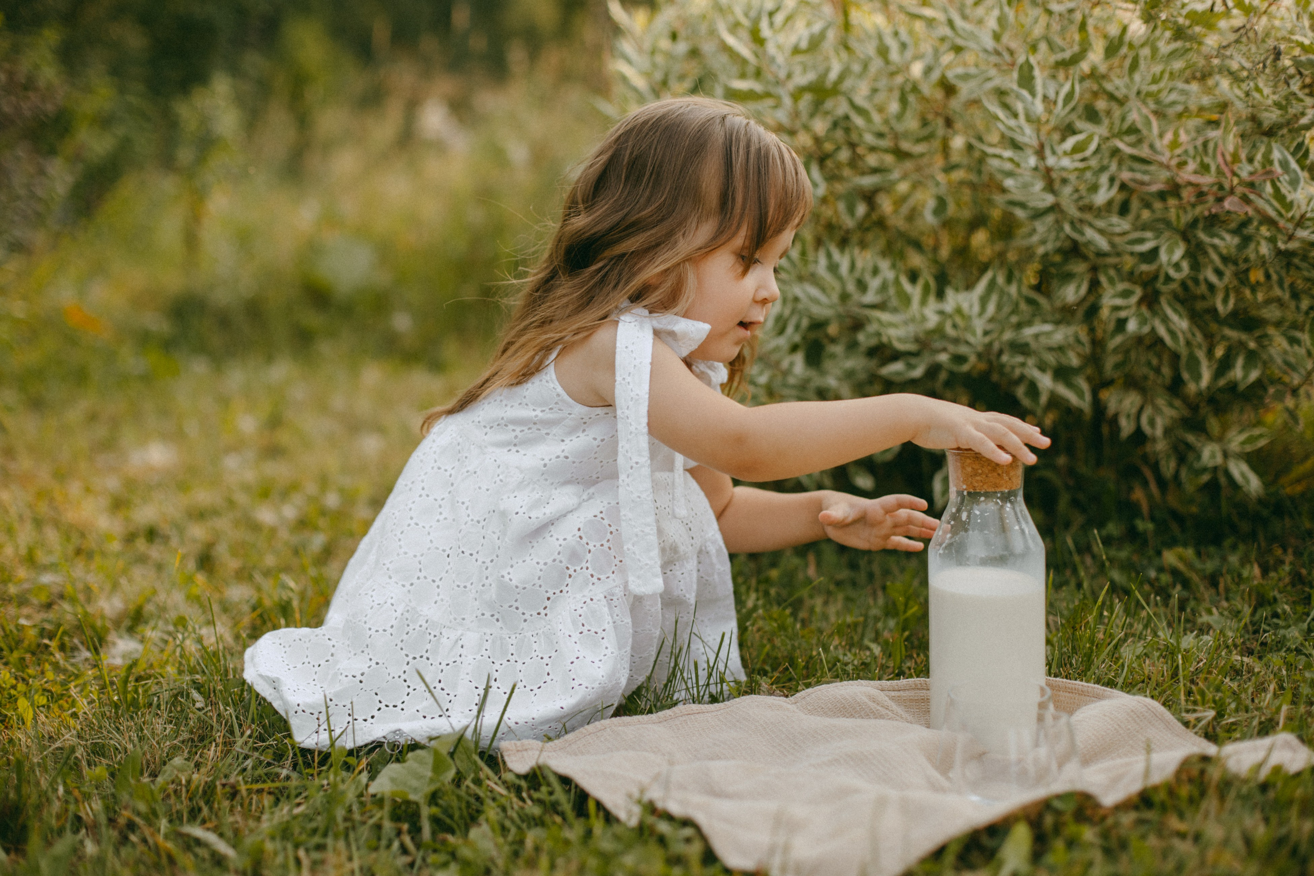 Эмма и Влада на летней прогулке с мамой. Фотограф Наталья Кургина Слюдянка Иркутск