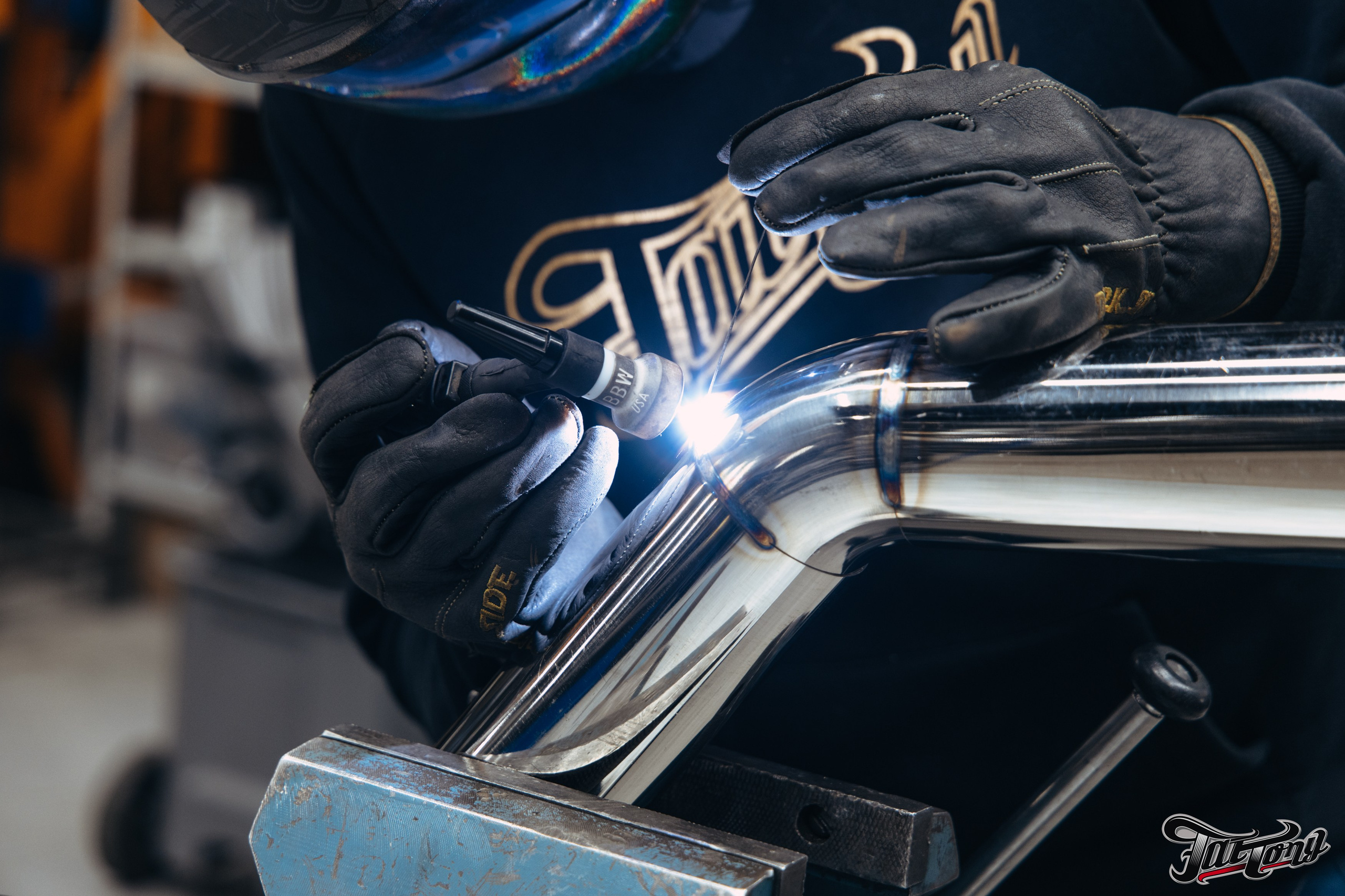 BMW 440i оклейка в зеленый, выхлоп, установка карбонового обвеса, окрас суппортов. DeLorein