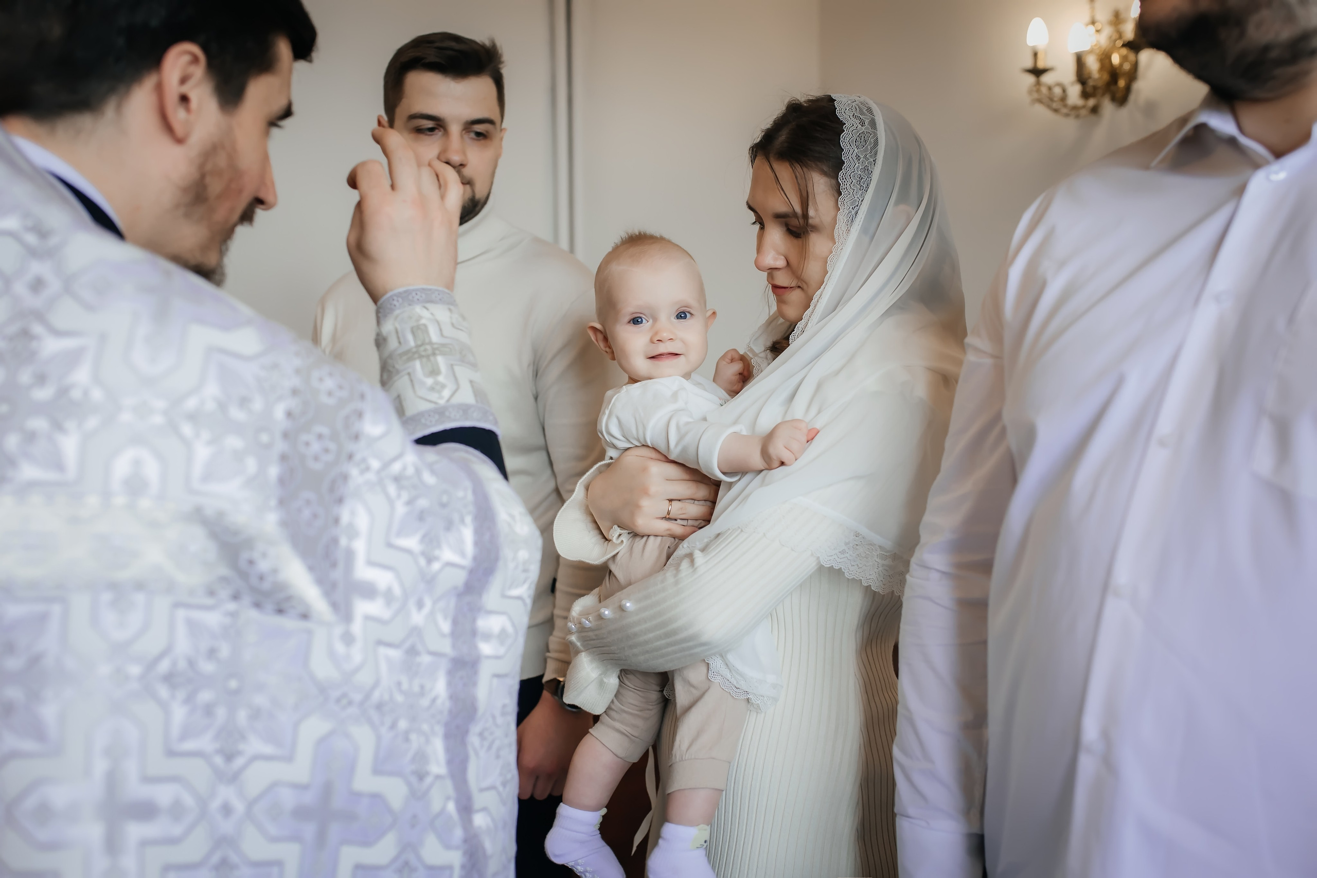 Крещение Ксении в Храме Казанской Иконы Божией матери в Коломенском. Фотограф на крещение и венчание Москва  Надежда Баланина