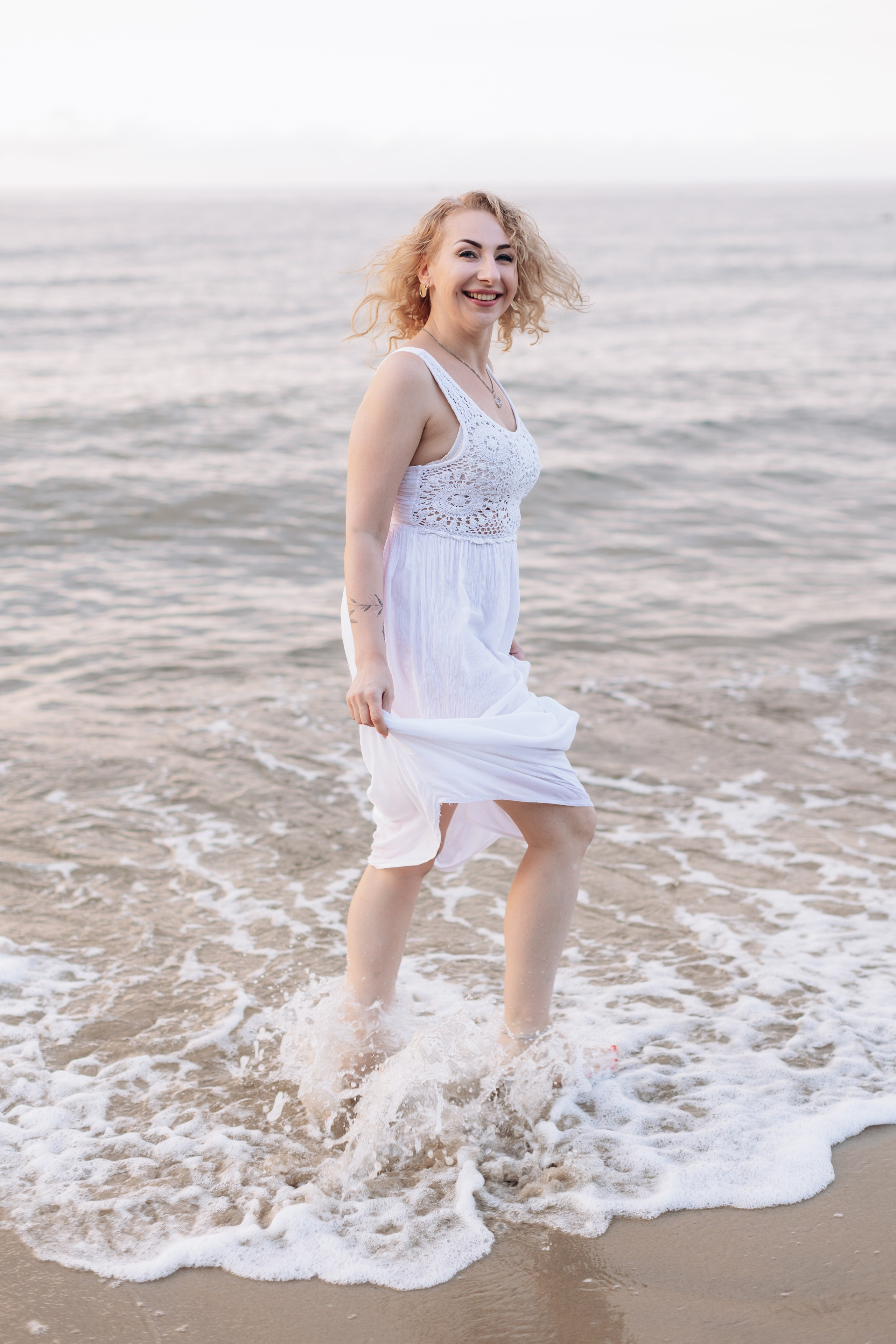 Подруги Отрадное море лето закат. Фотограф в Калининграде свадебная фотография, репортажная, фотосессии