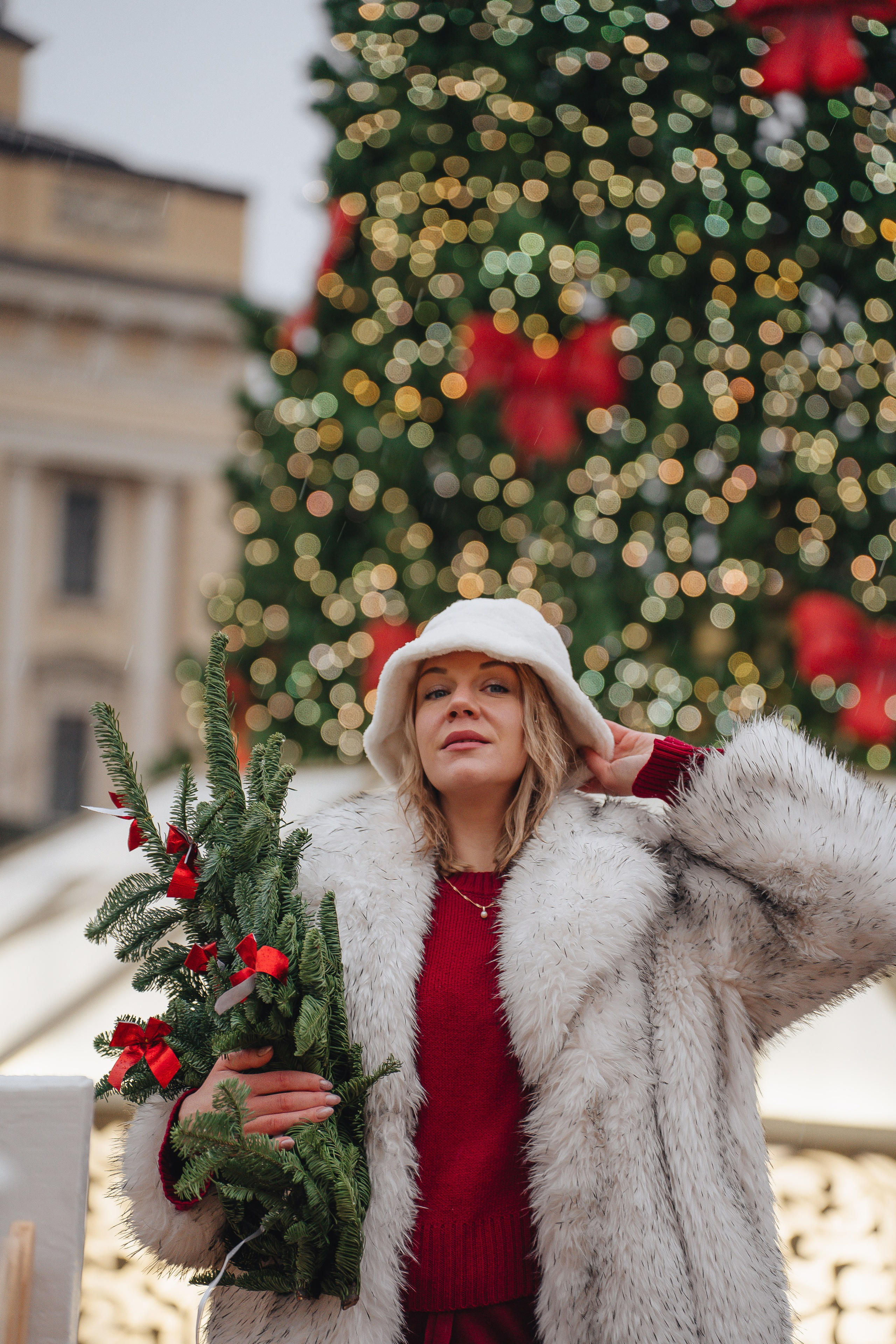 ПРОГУЛКА НА МАНЕЖНОЙ ПЛОЩАДИ ДЛЯ ДЕВУШКИ ПЕРЕД НОВЫМ ГОДОМ (НОВОГОДНЯЯ ФОТОСЕССИИЯ НА МАНЕЖНОЙ ПЛОЩАДИ). Профессиональный фотограф, Санкт-Петербург — Виктория Богомолова