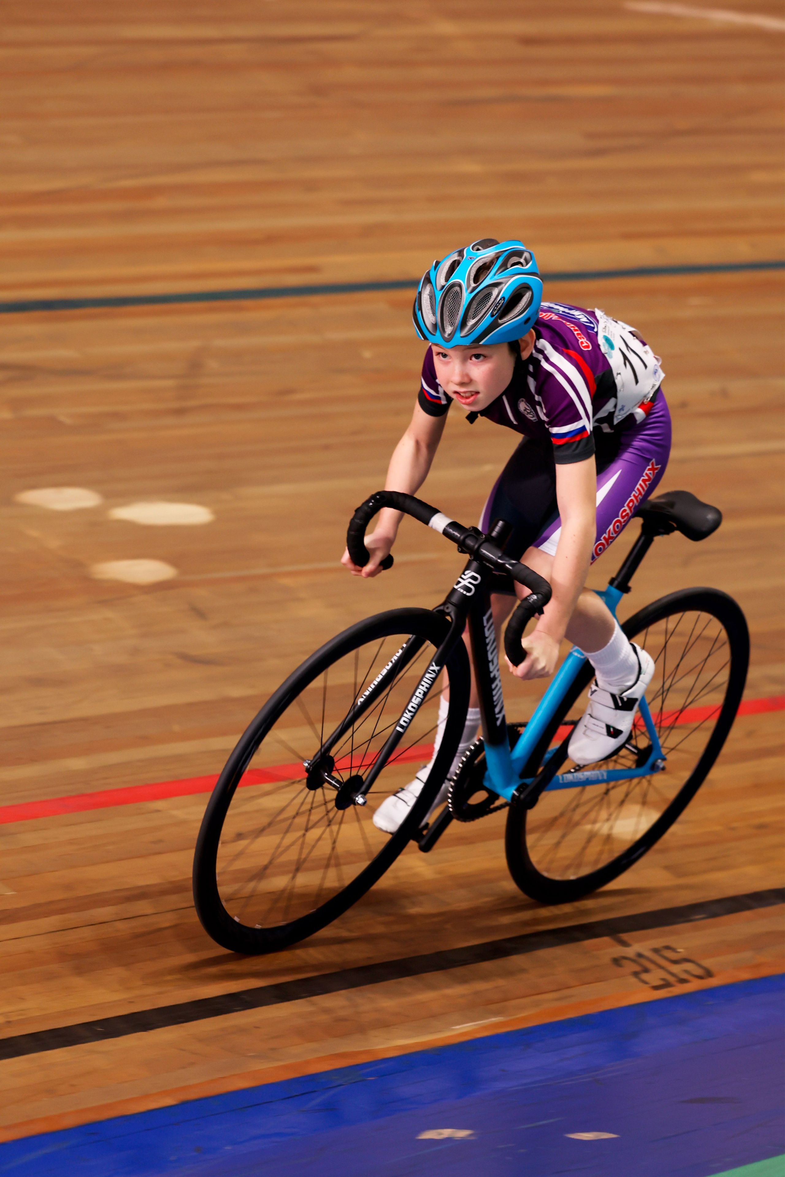 Пятый этап Региональных соревнований по велоспорту на треке (Гит, Скретч) 15.03.2025. Спортивный и репортажный фотограф Антон Тереханов