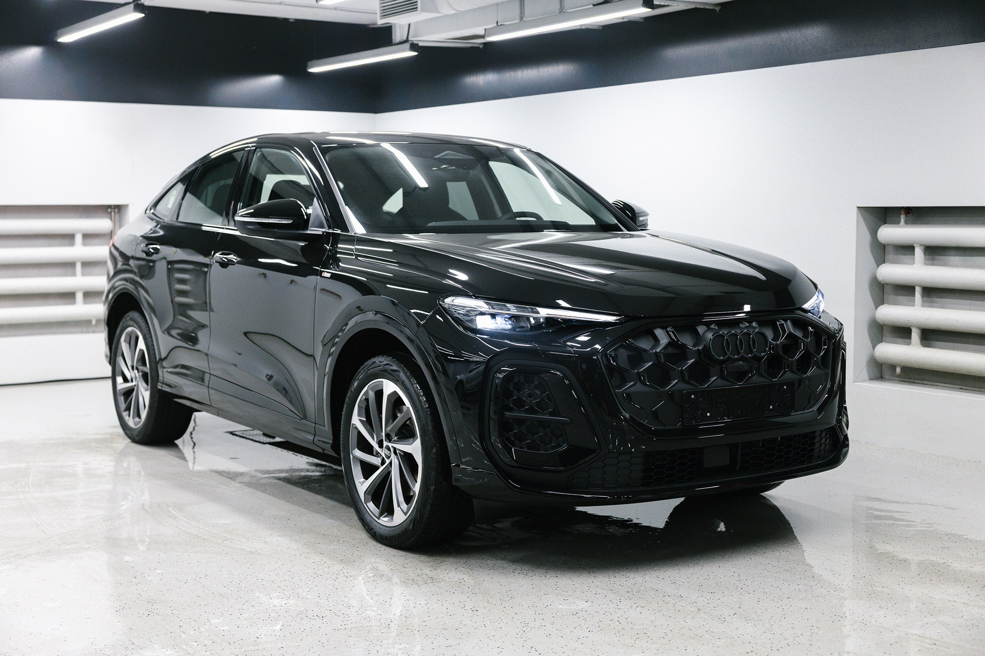 Audi Q5 Sportback 40 TFSI 2.0 quattro S tronic (204 л. с.). Автосалон «Х-Авто»