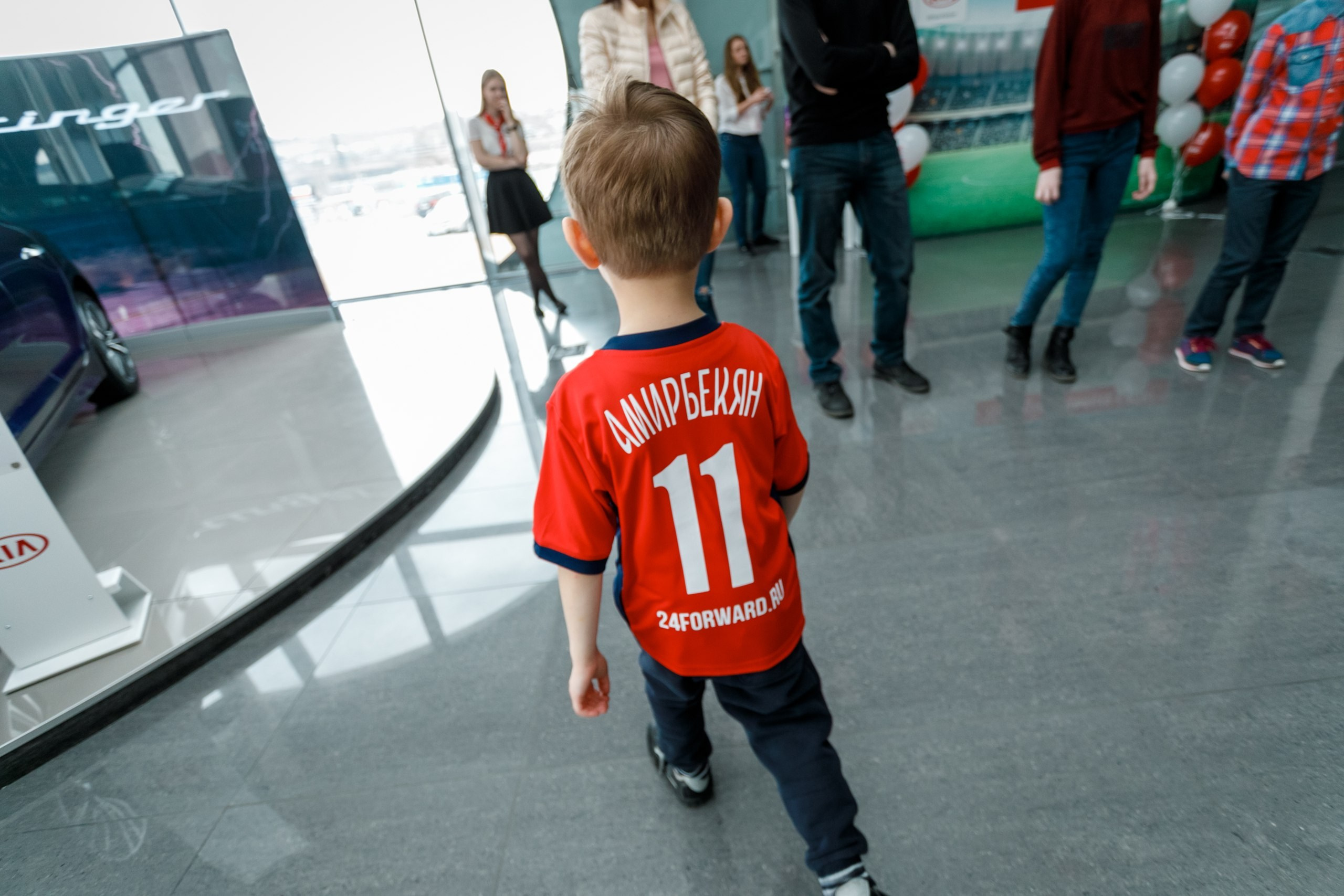 Розыгрыш билетов на ЧМ по футболу FIFA @ Киа Центр. Репортажный фотограф Максим Полянский. Москва, Санкт-Петербург, Красноярск