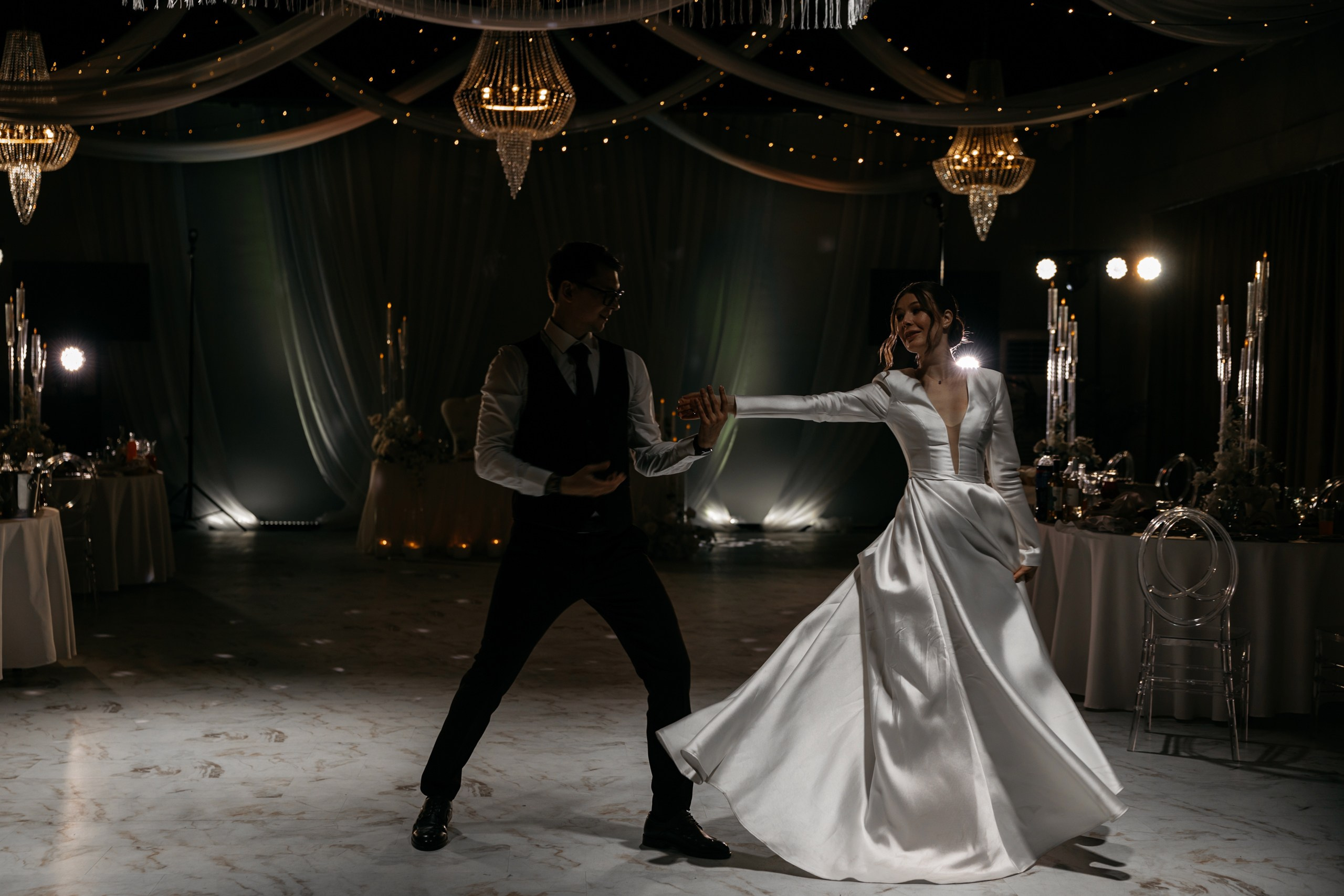 Свадебная фотосессия банкета. Свадебный и Семейный Фотограф в Гатчине и Санкт-Петербурге Виктория