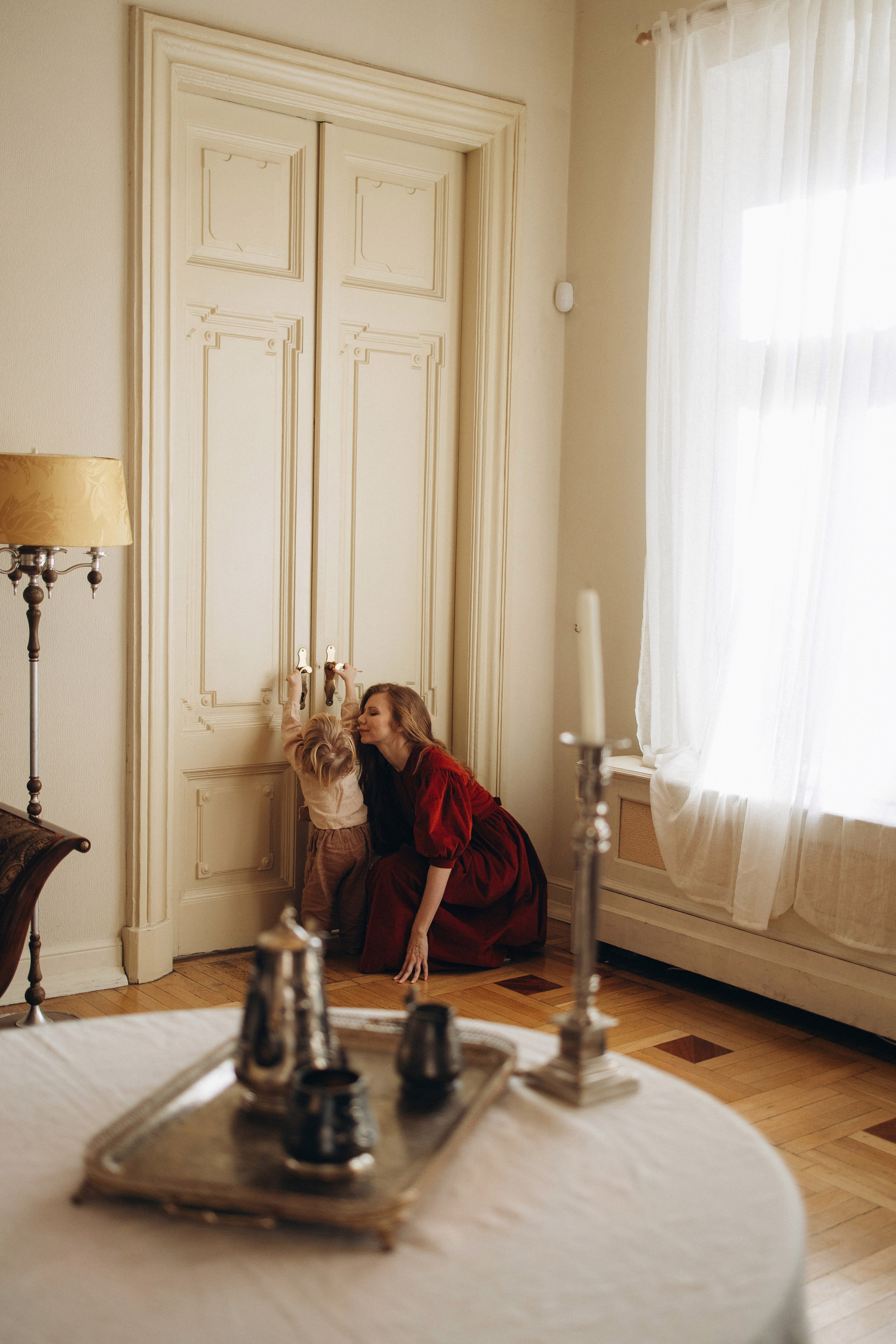 Тоня и Мироша в исторической квартире в центре Москвы. Семейный фотограф в Москве Марина Петра