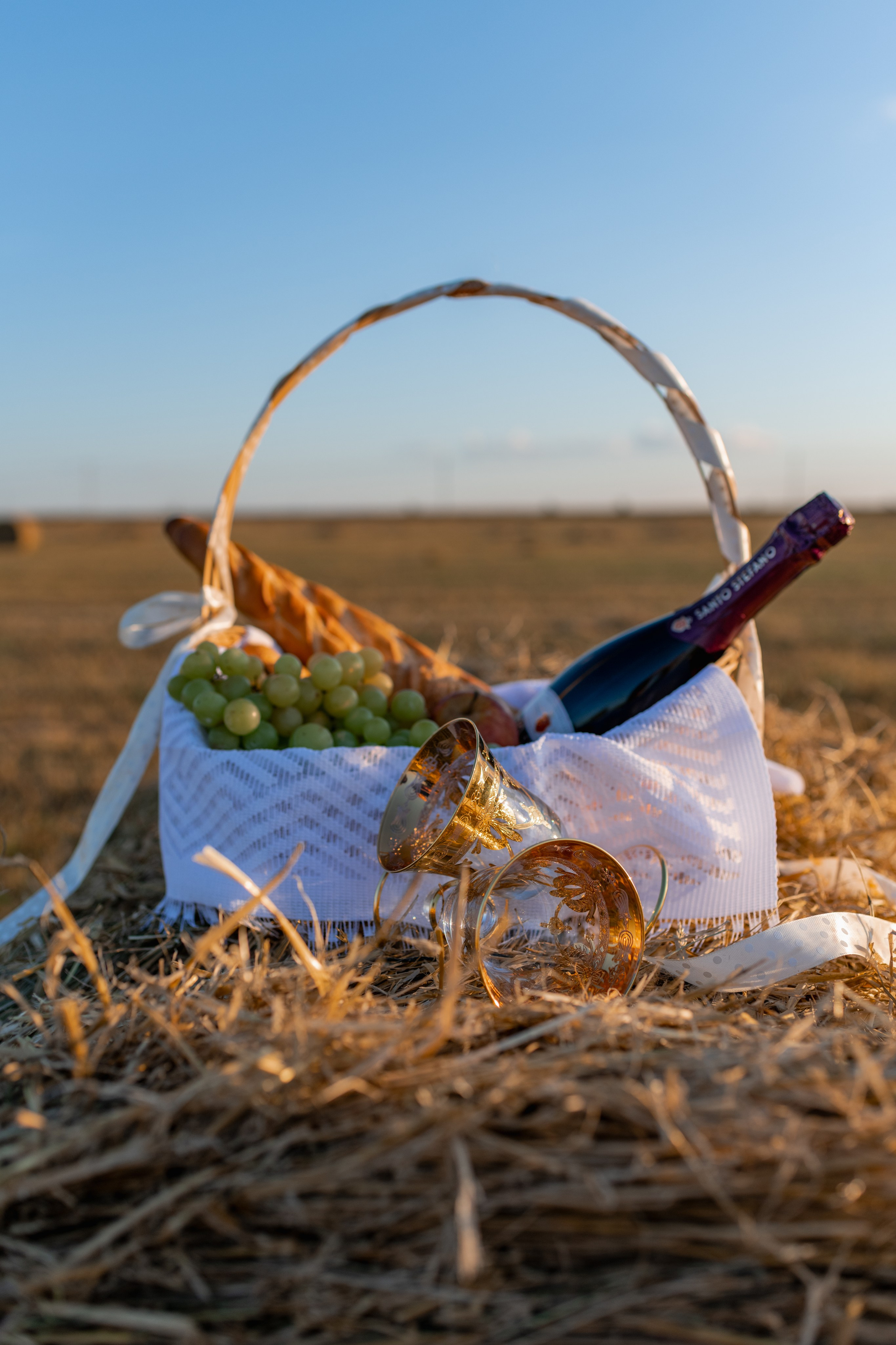 Алена + Алексей в поле с тюками. Фотограф в Москве/Зарайске Шахова Марина