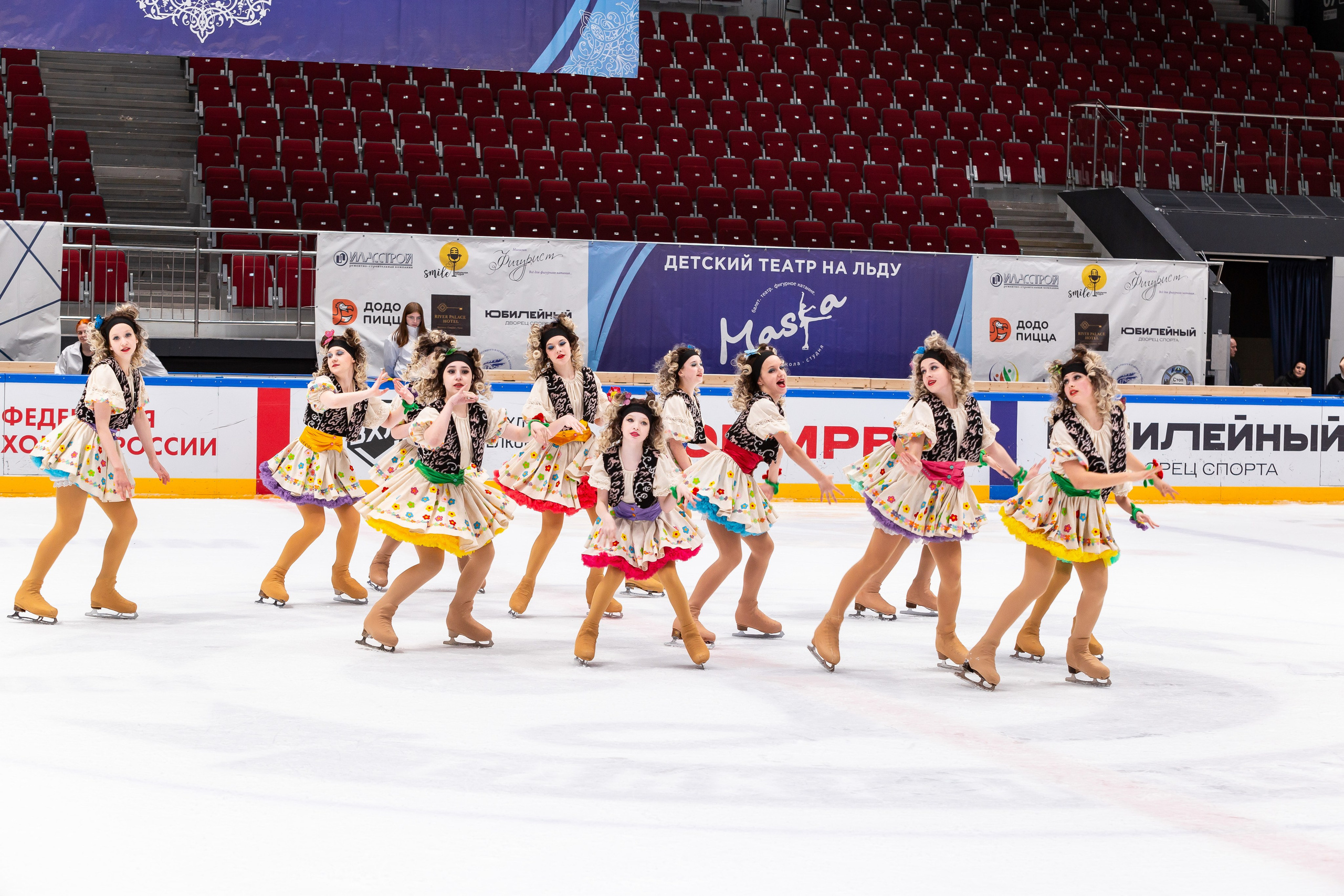 VII Ежегодный фестиваль массовых танцев на льду и фигурного катания «Петровский лёд» Санкт-Петербург. Репортажный фотограф в Москве