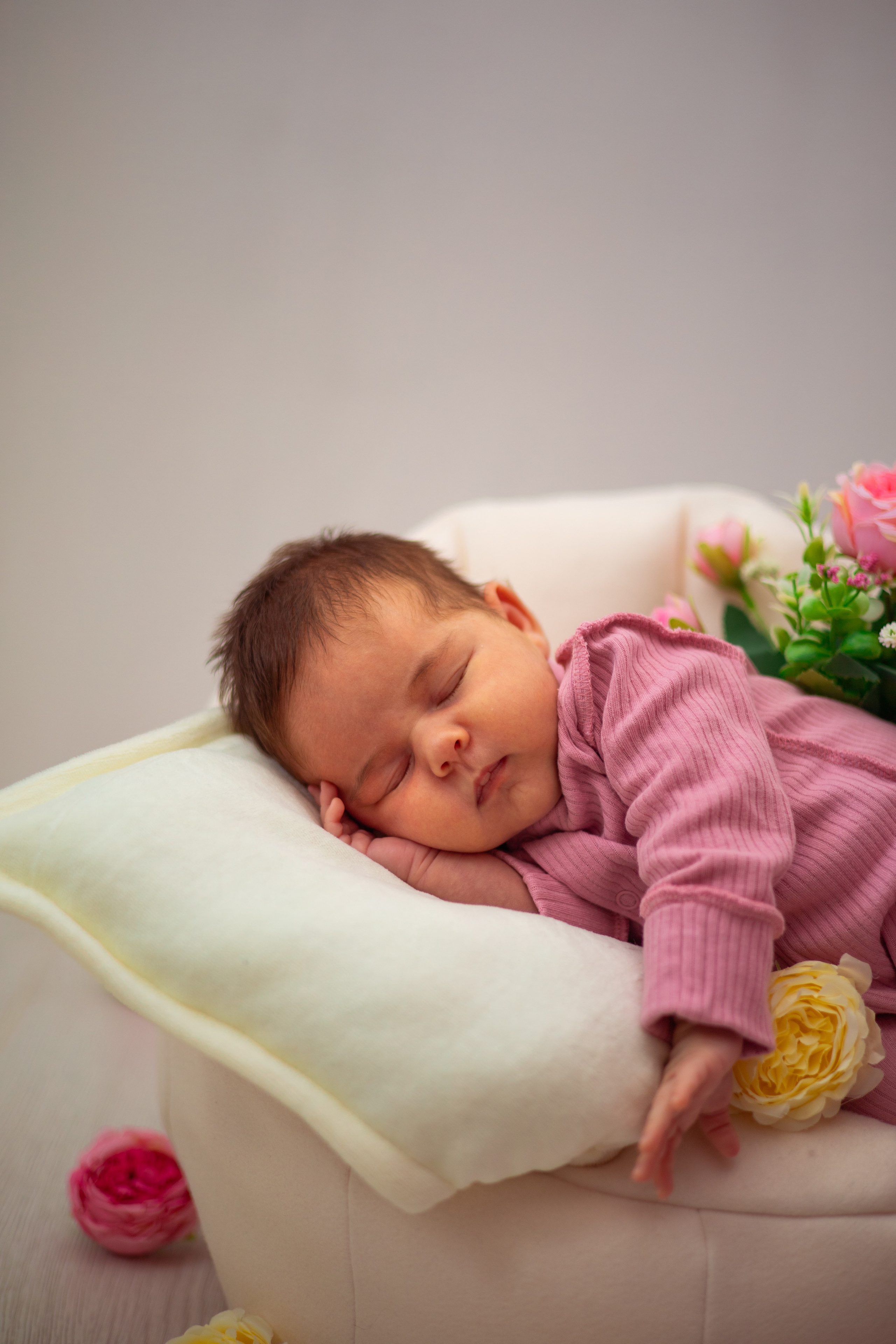 Маша с цветами. Семейный и детский фотограф в Михайловке Татьяна Лестьева