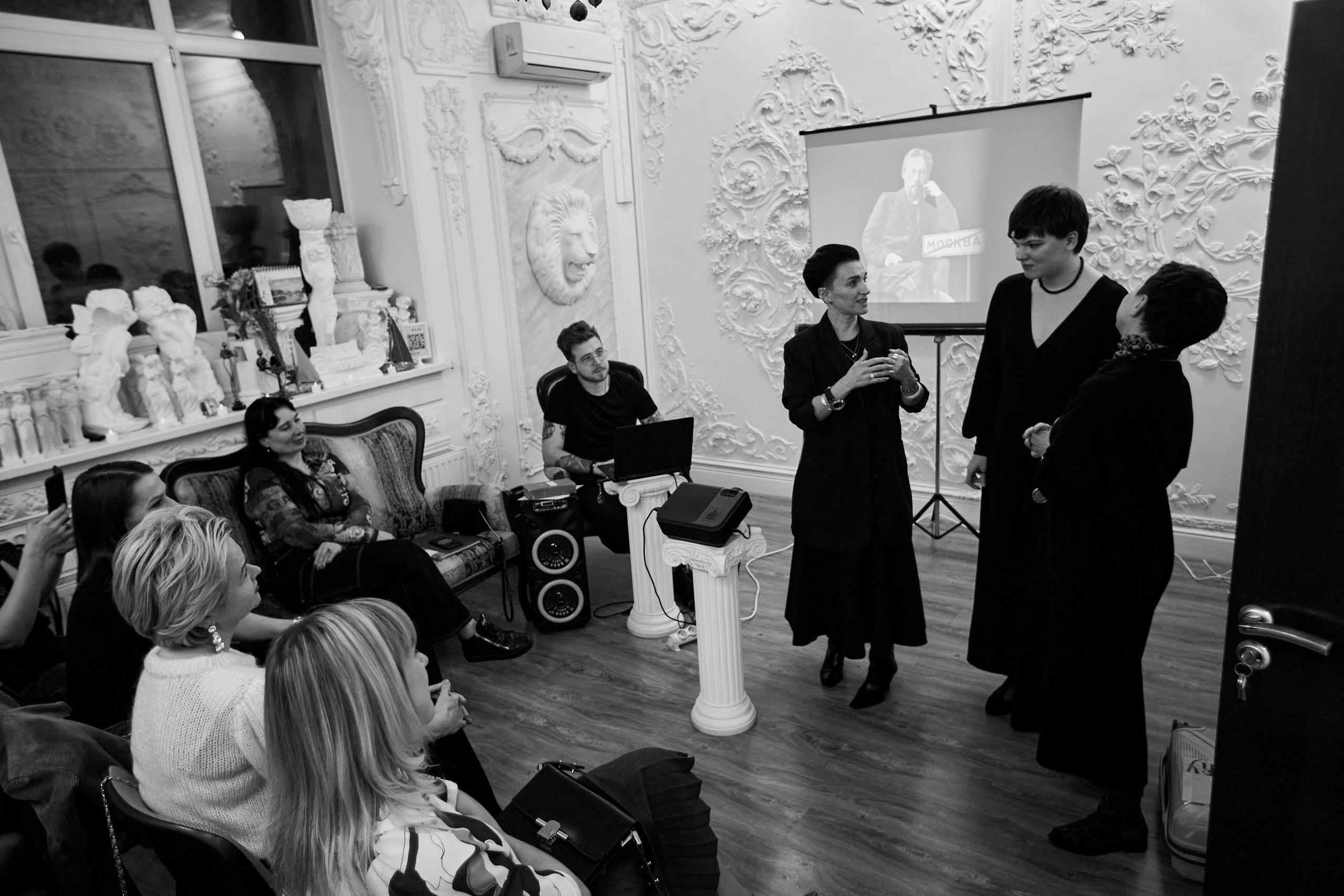 Проект «Соображаем на троих» лекция по А. Чехову в салоне «Аврора». Фотограф Юлия Маринина