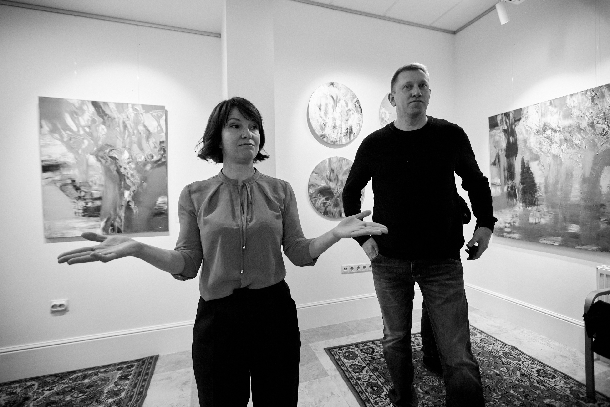 Открытие выставки краснодарской художницы Ларисы Блохиной. Фотограф Юлия Маринина