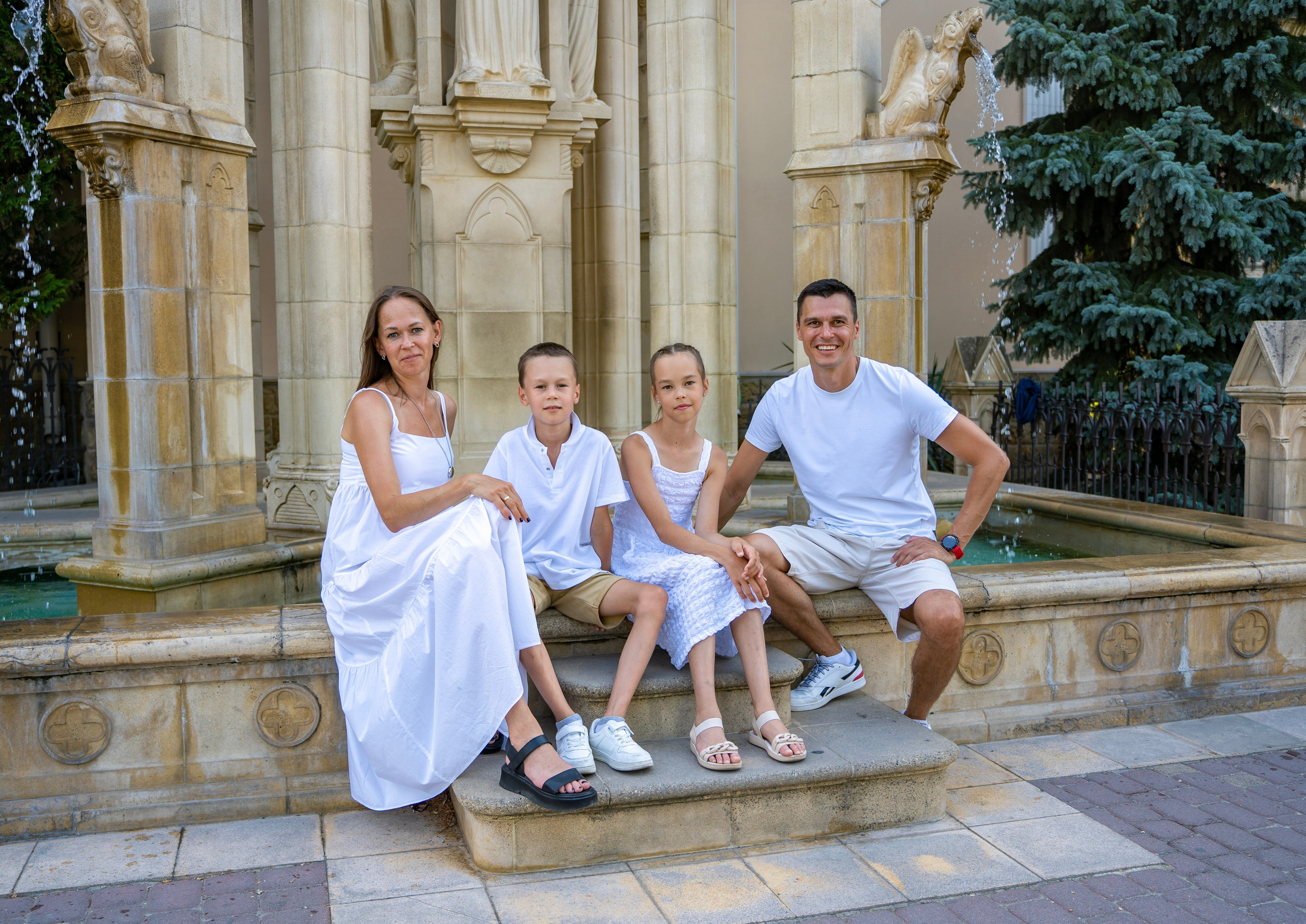 Семейная фотопрогулка по Кабардинке. Семейный и детский фотограф Екатерина Черняева. Снимаю портреты, love story, фотопрогулки, работаю на улице, в кафе, студии, дома у клиента