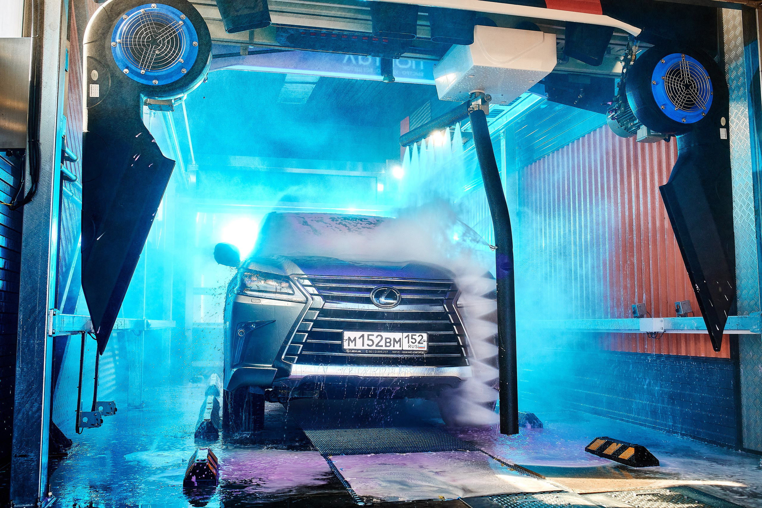 Рекламная съёмка для сети роботизированных автомоек Портал. Антон Артюшин, портретный фотограф. Москва