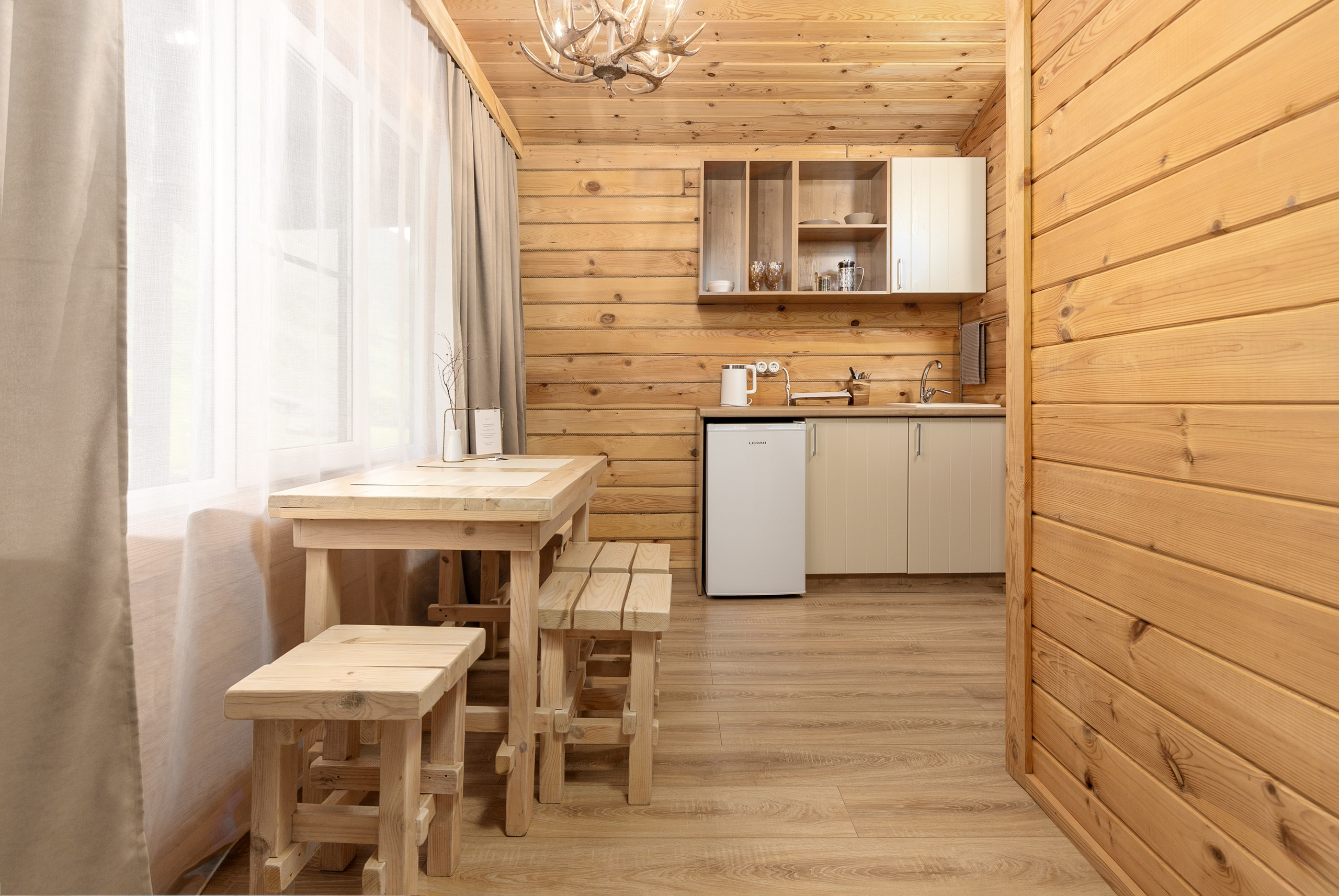 Фотосъёмка интерьеров и территории ALTAY CHALET. Коммерческий фотограф Яков Рослин