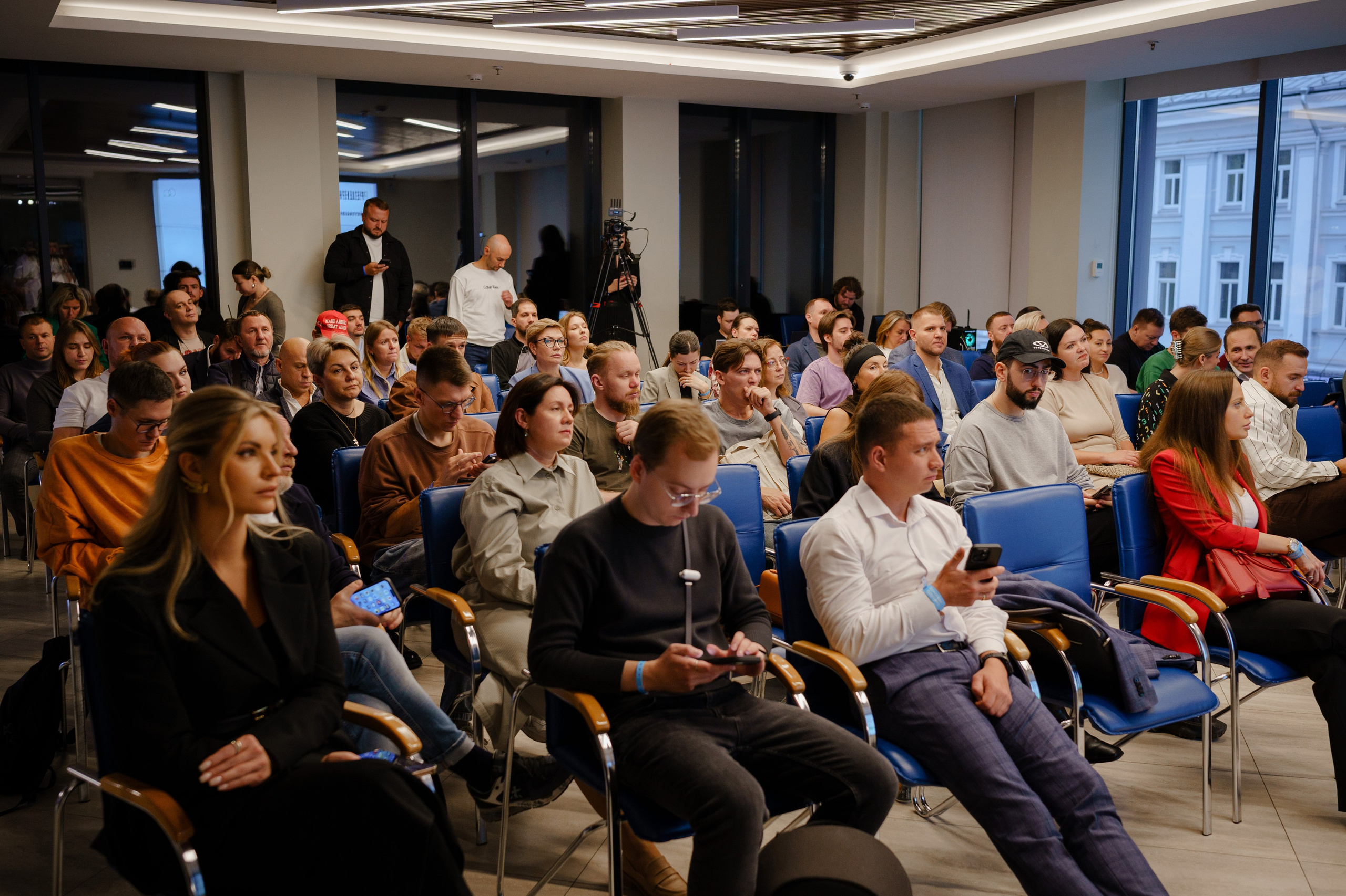 Репортажный фотограф на конференцию в Москве. Репортажный фотограф в Москве Саша Дружинина