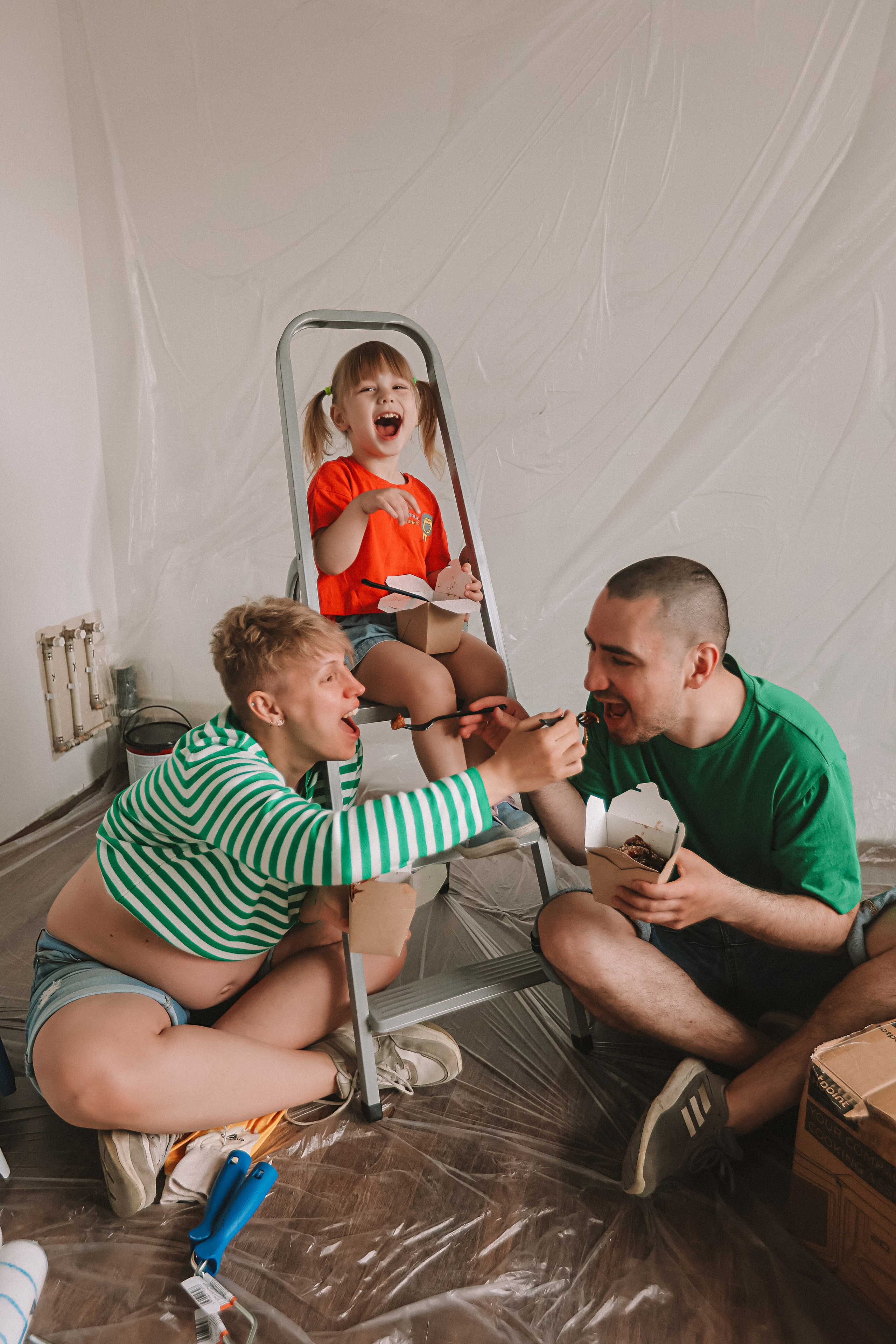 Ремонт. Семейный фотограф Тюмень, фотограф на роды Салмина Мария