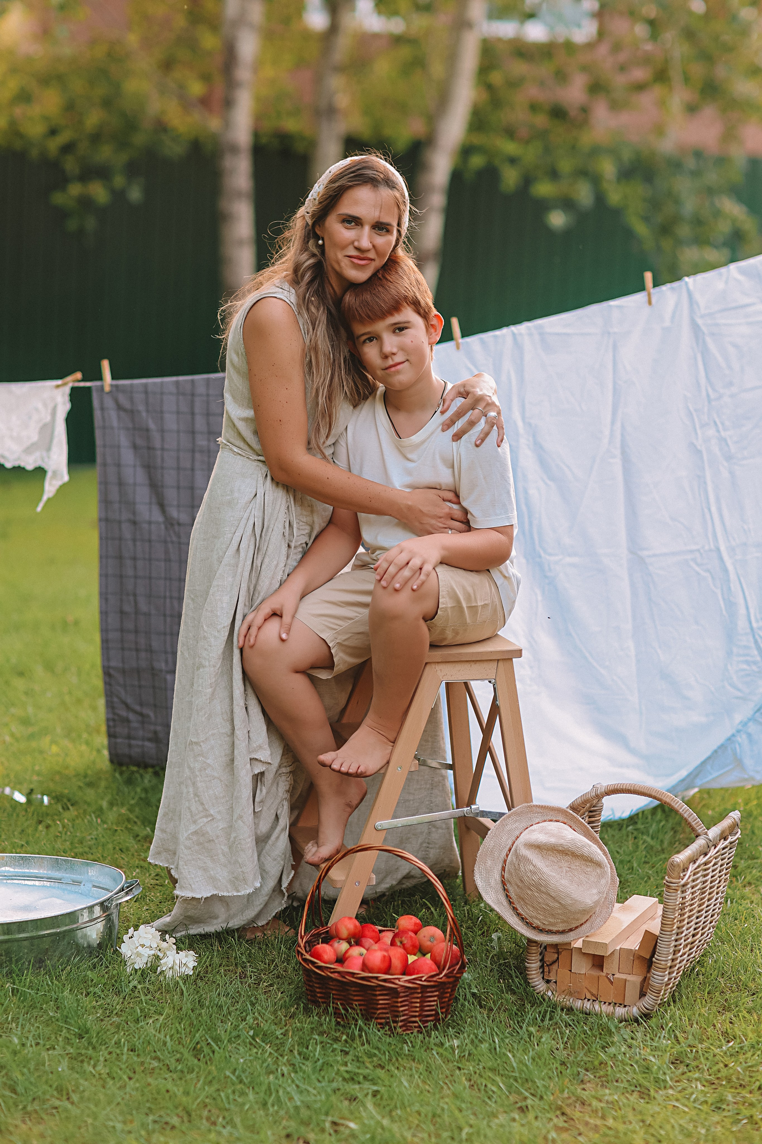 Стирка у дома. Семейный фотограф Тюмень, фотограф на роды Салмина Мария