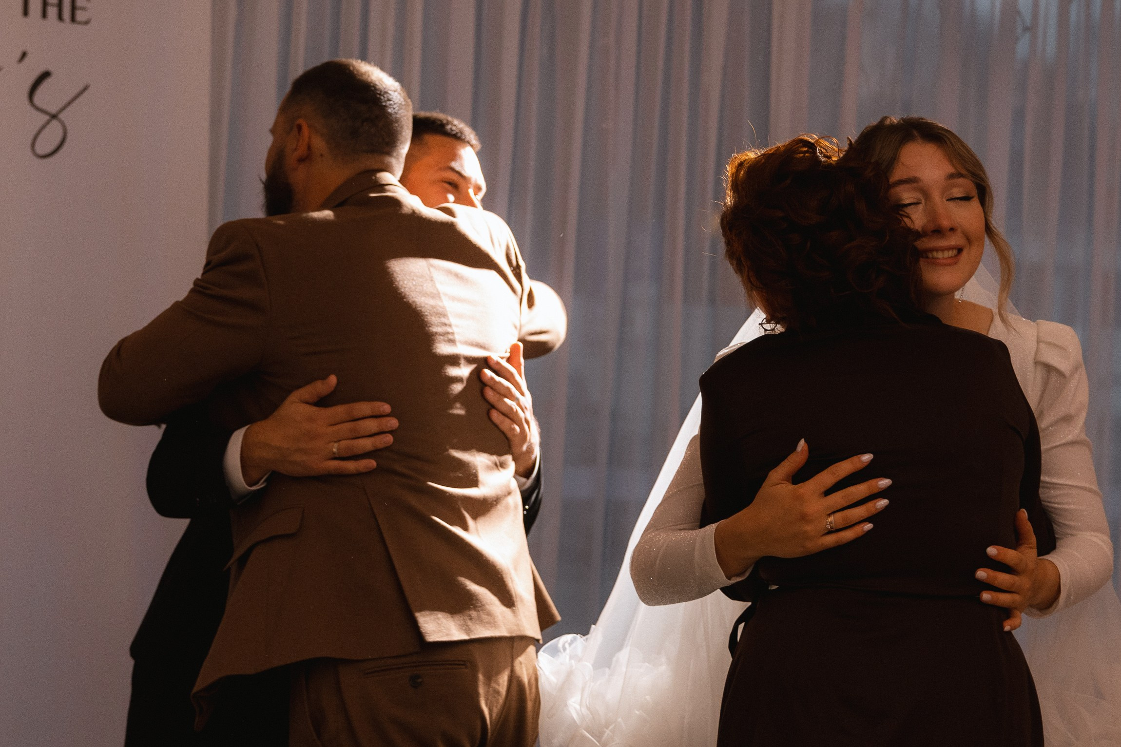 Two people swiped right. Свадебный фотограф Ярославль, Рыбинск