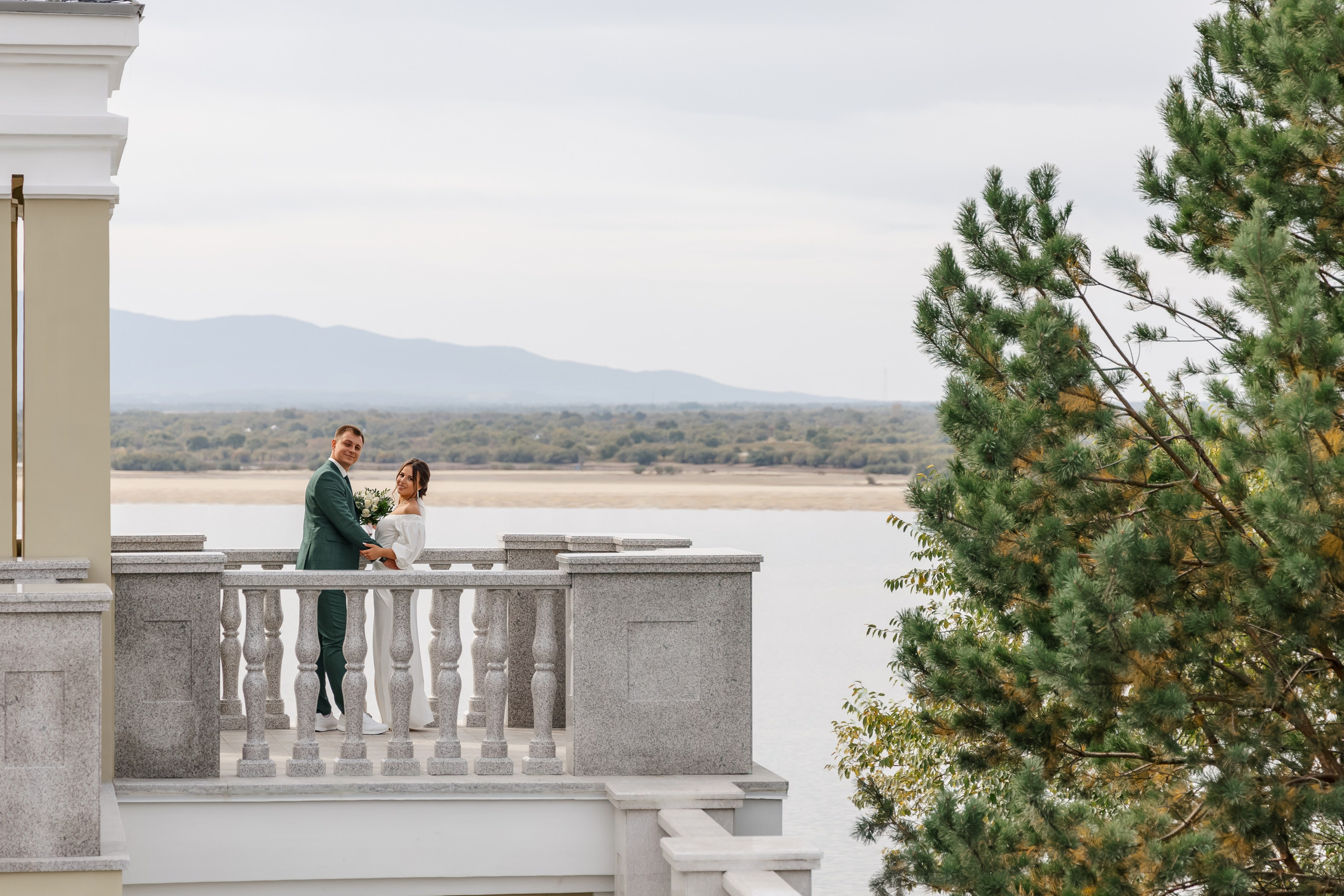 Олег и Юлия. Свадебная прогулка. Свадебный фотограф в Хабаровске