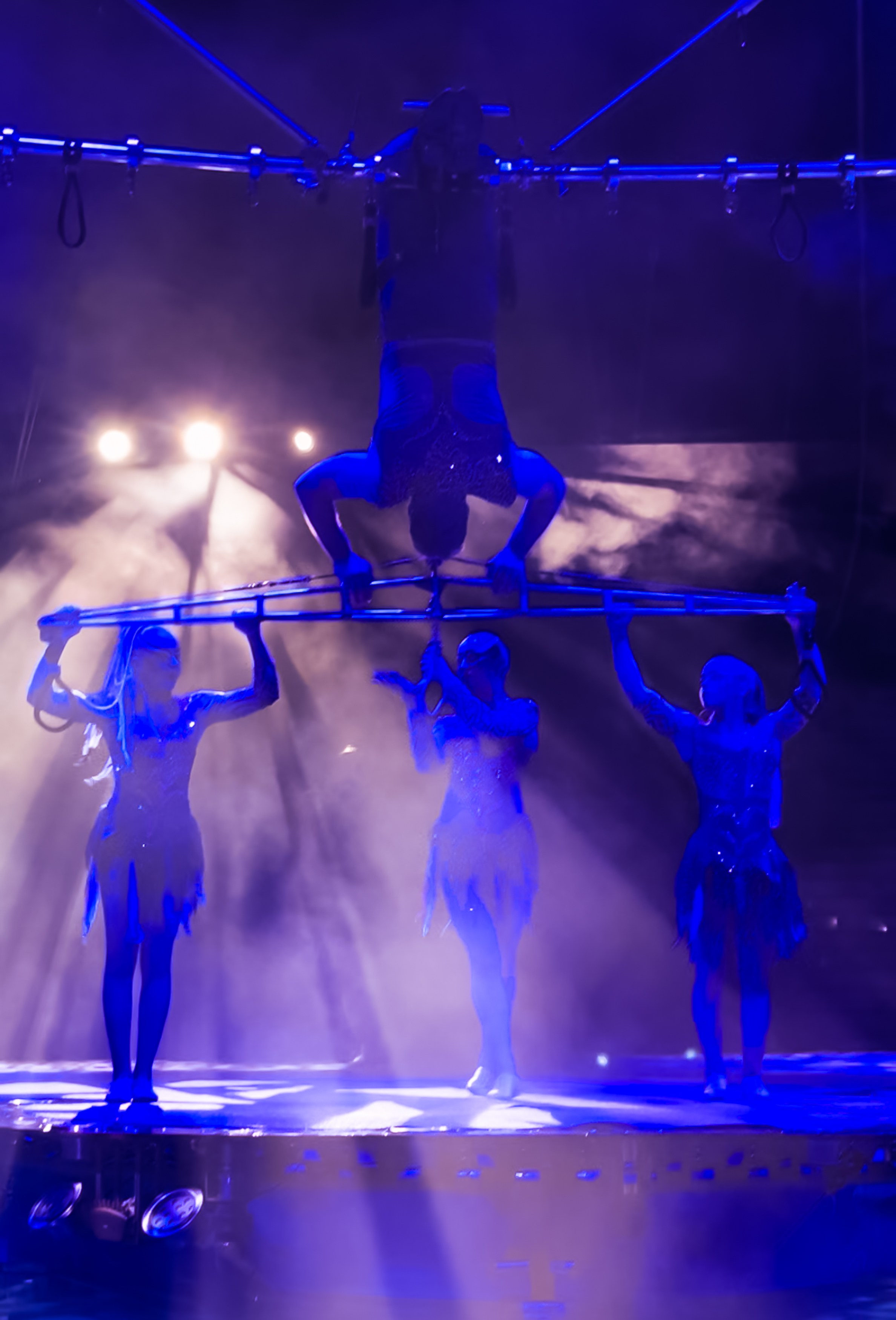 Цирковой мюзикл на воде ОДИССЕЯ. Фотографы для фотосессий в Новосибирске