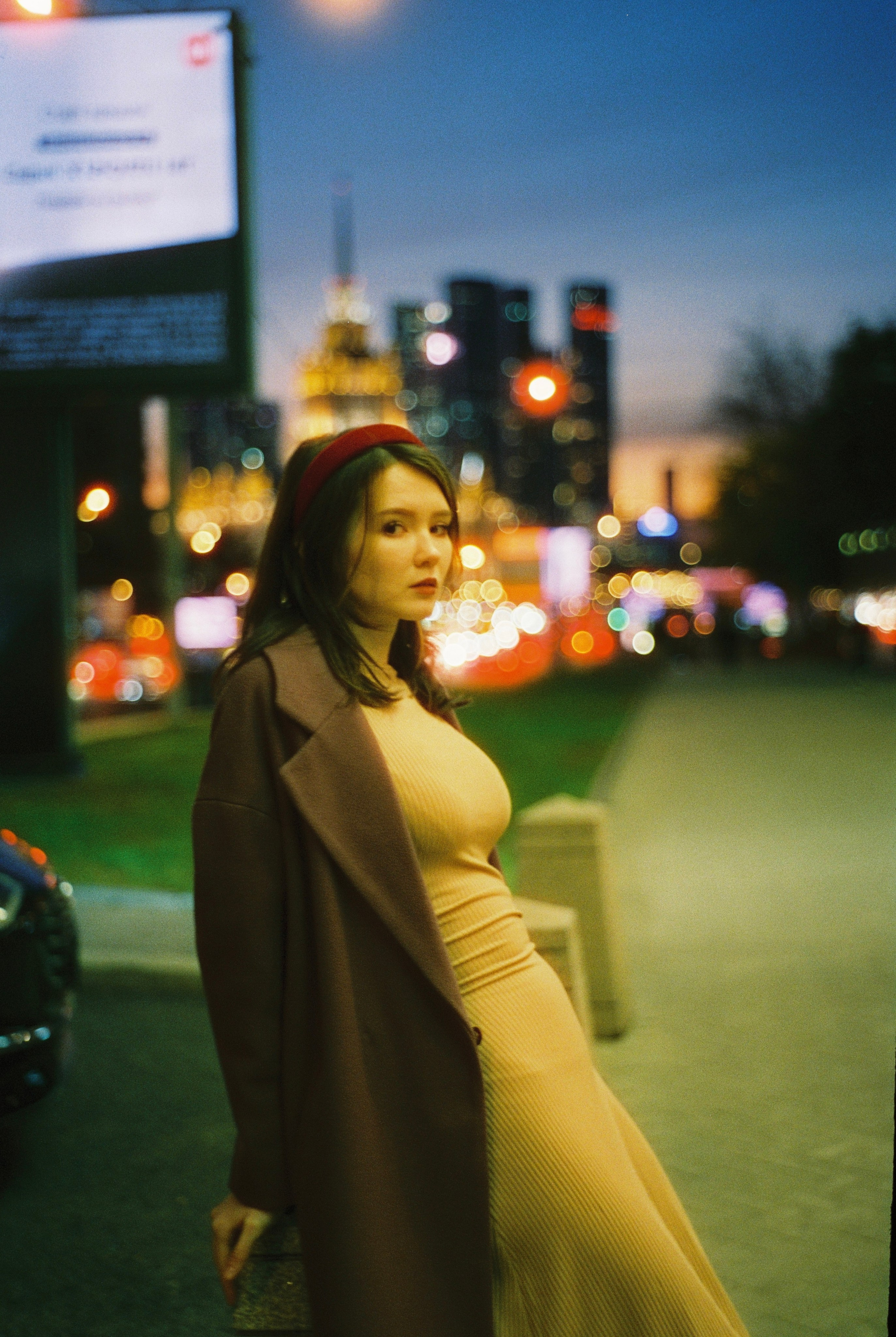 Город. Фотограф Максим К. Интимный портрет и вечерние прогулки по Москве на плёнку