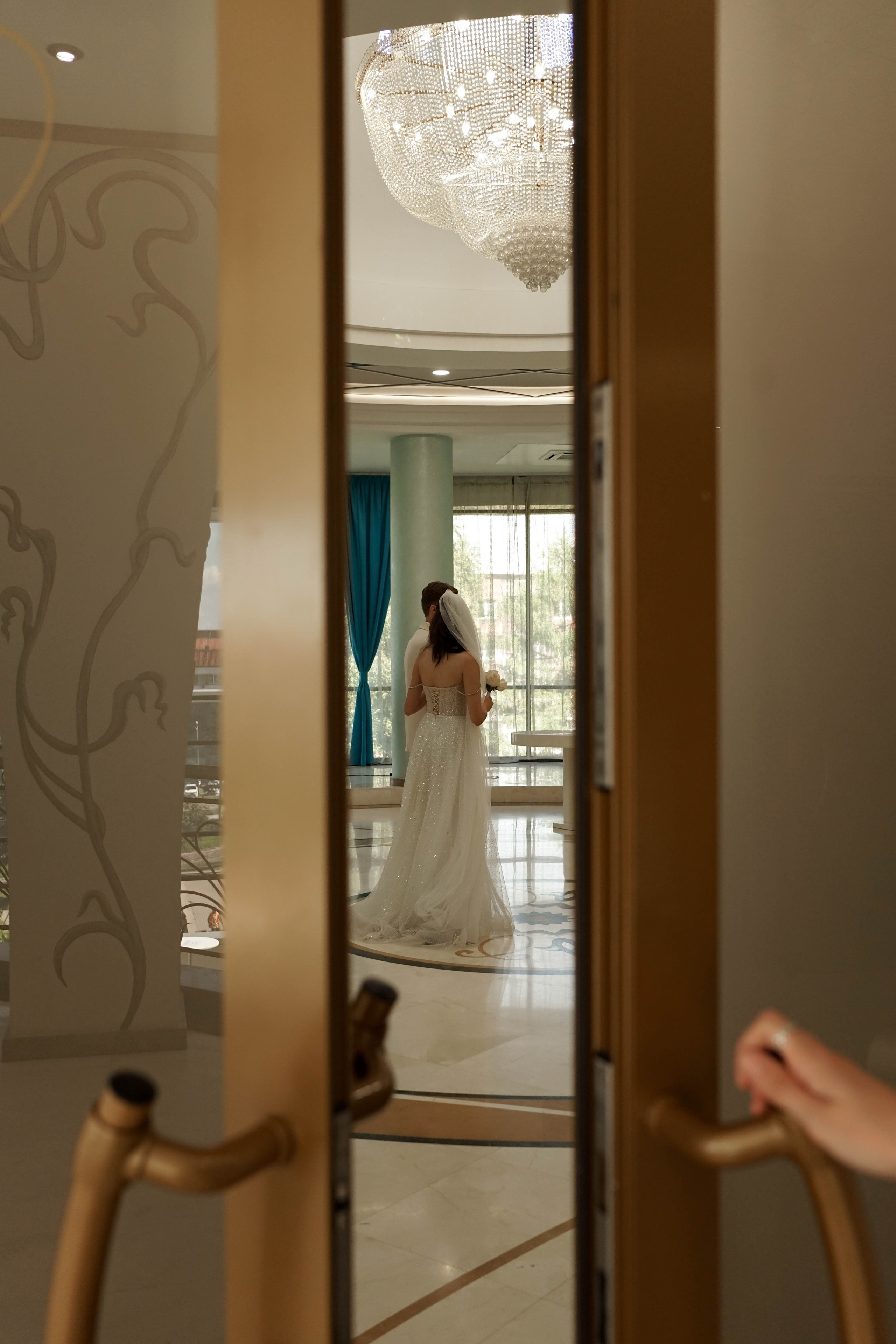 Яна и Никита: сборы в отеле, регистрация и банкет. Фотограф в Иркутске