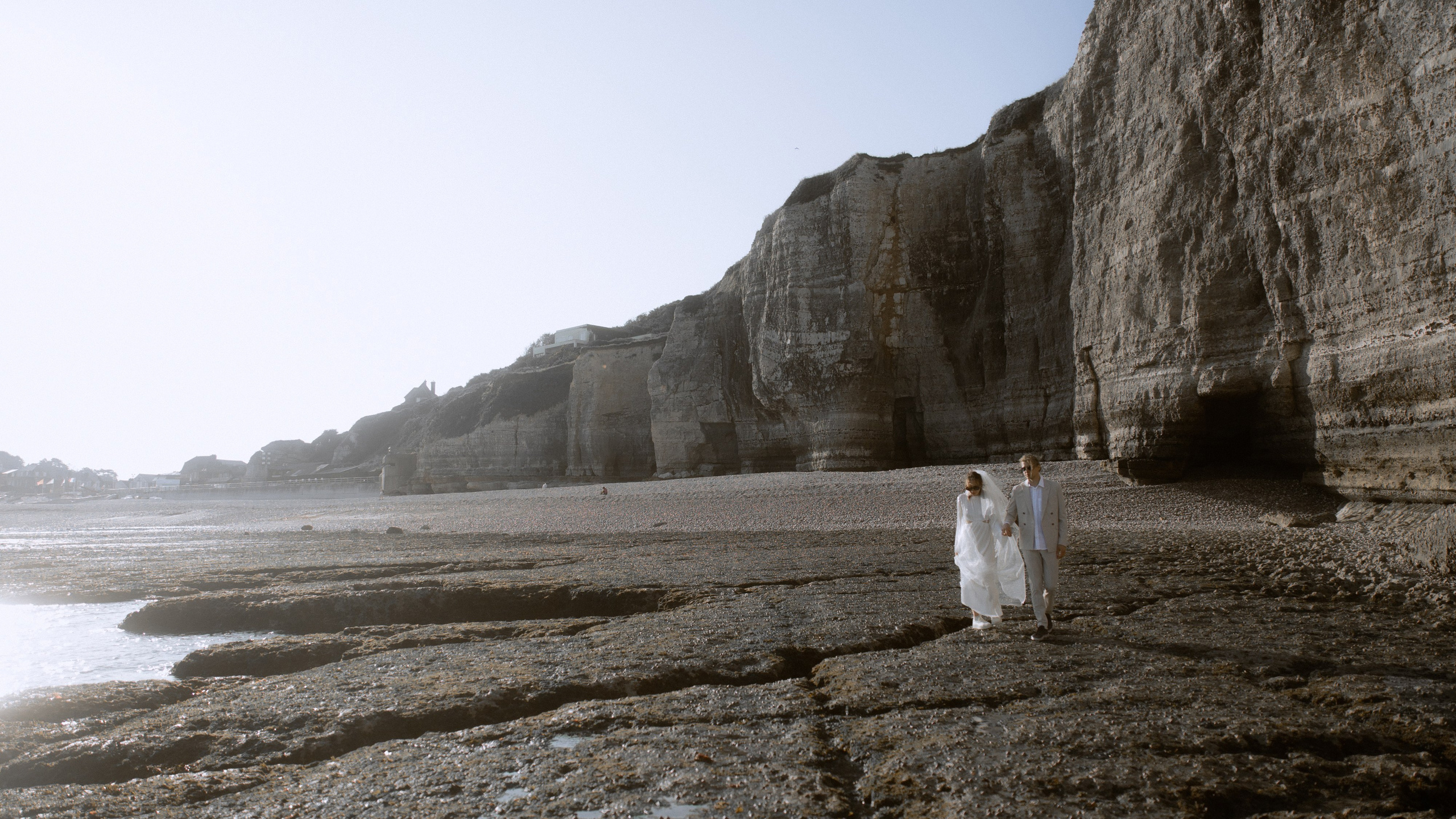 Étretat. Galina and Nikita Bykovets, a wedding photographer and videographer duo in Germany