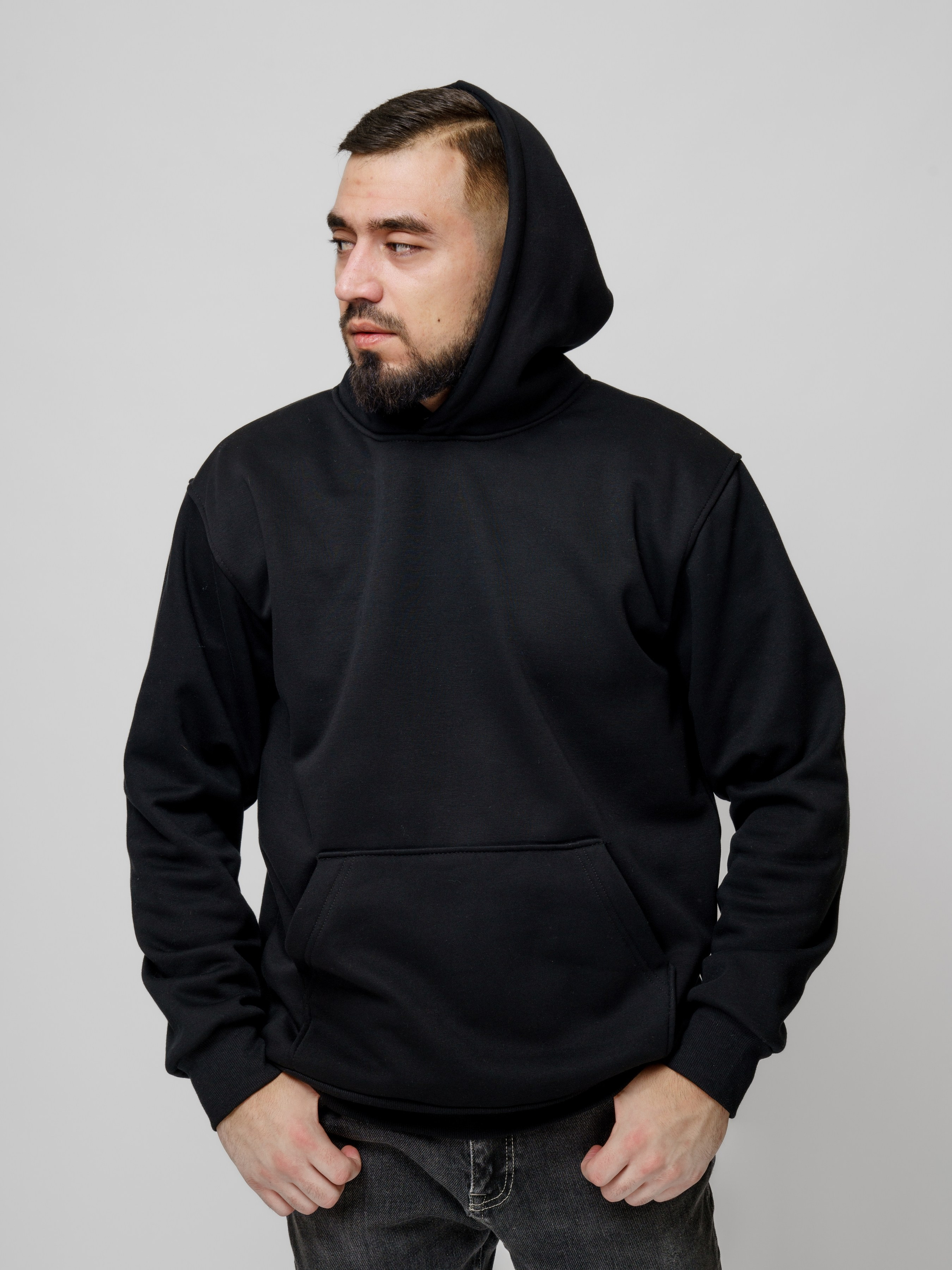 Вячеслав, 183 см, 48-50 р-р. KED Production — продакшн из СПб. Создаём фото, видео и контент, который помогает брендам и селлерам продавать больше