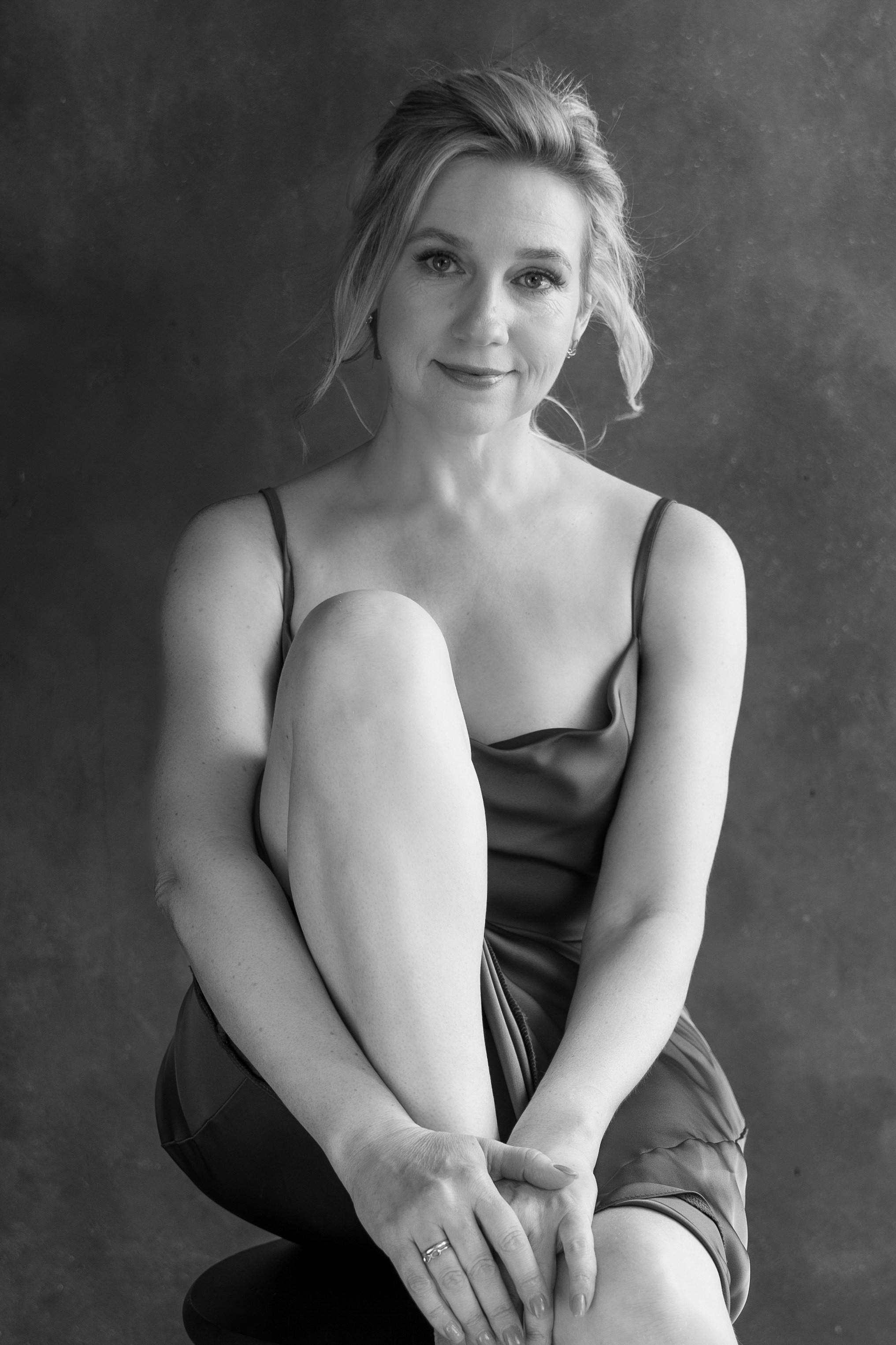 Минималистичная фотосессия для женщины 44 года. Женский фотограф в Красноярске