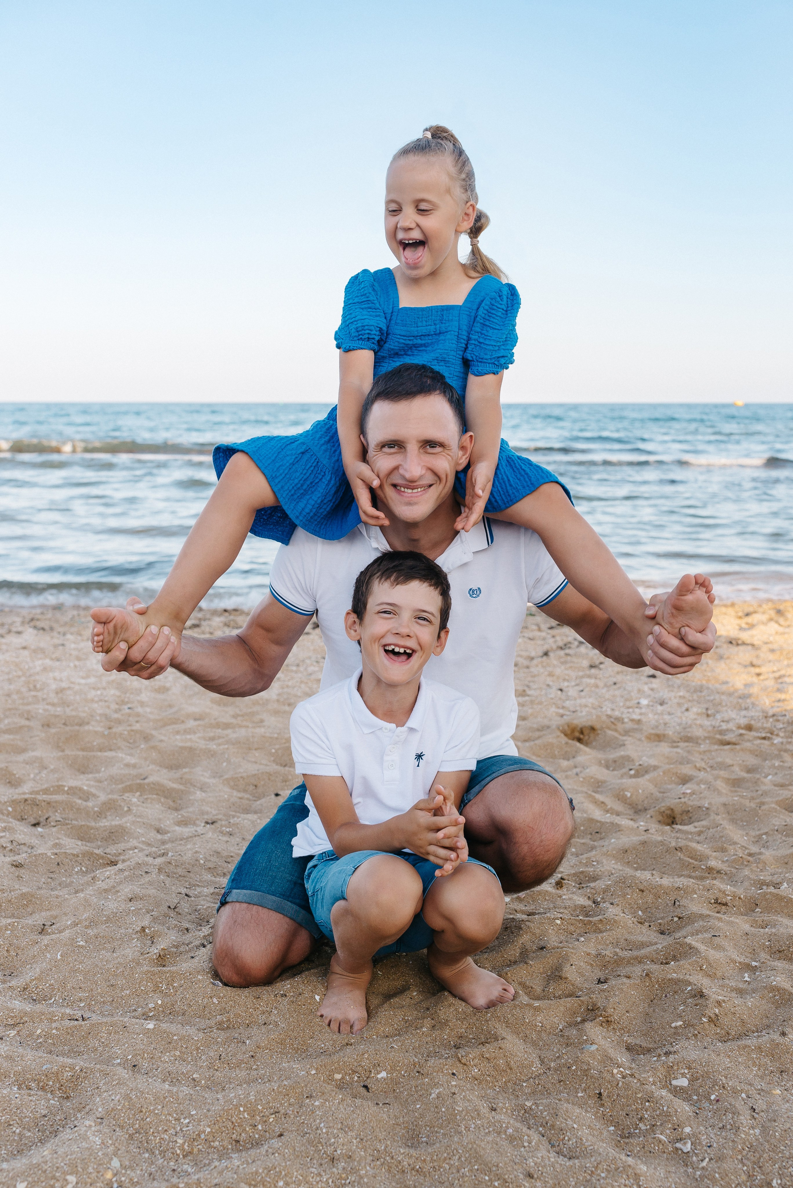 СЕМЕЙНАЯ ФОТОСЕССИЯ НА БЕРЕГУ МОРЯ В ФЕОДОСИИ