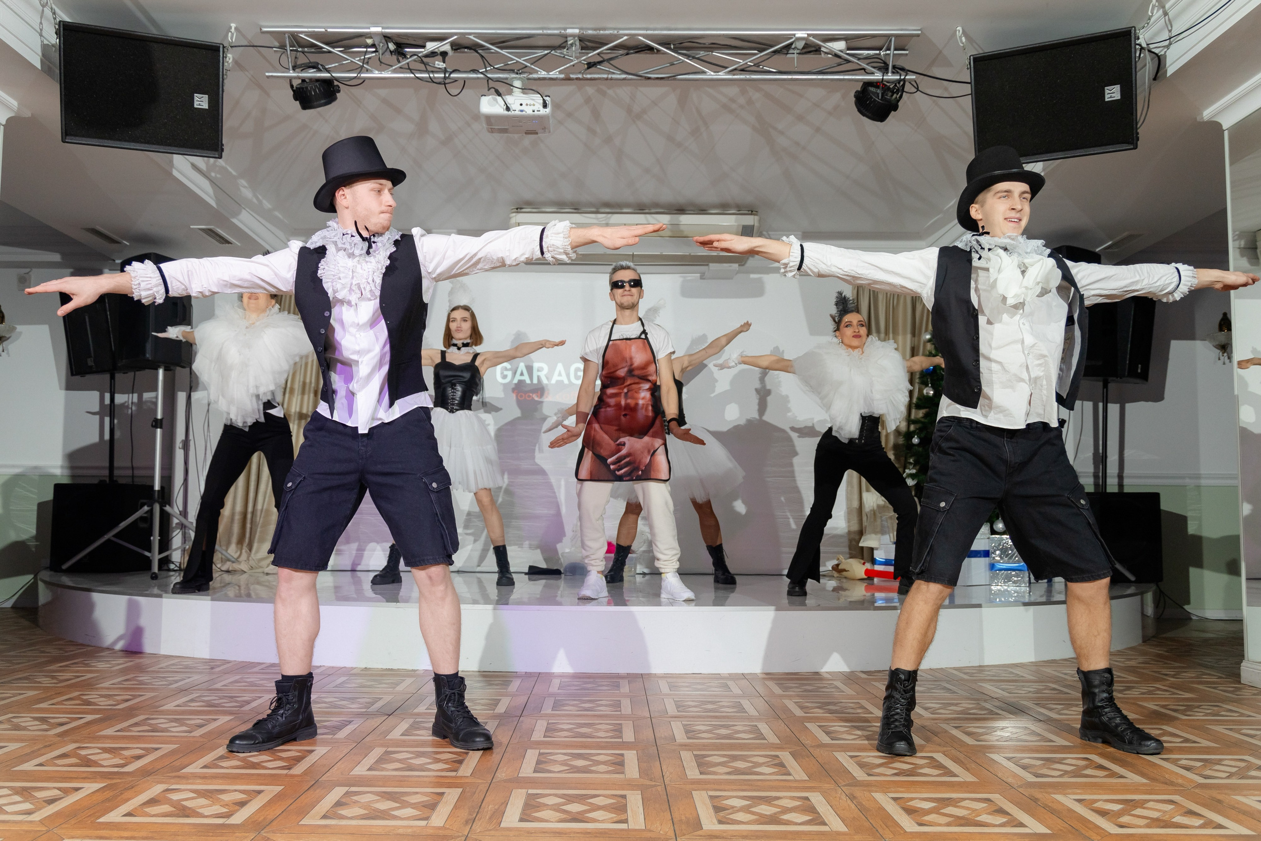 Корпоративная фотосъемка для кафе GARAGE | Новый год 2025 | Минск. Свадебный фотограф в Минске/Беларуси Сергей Спиридонов