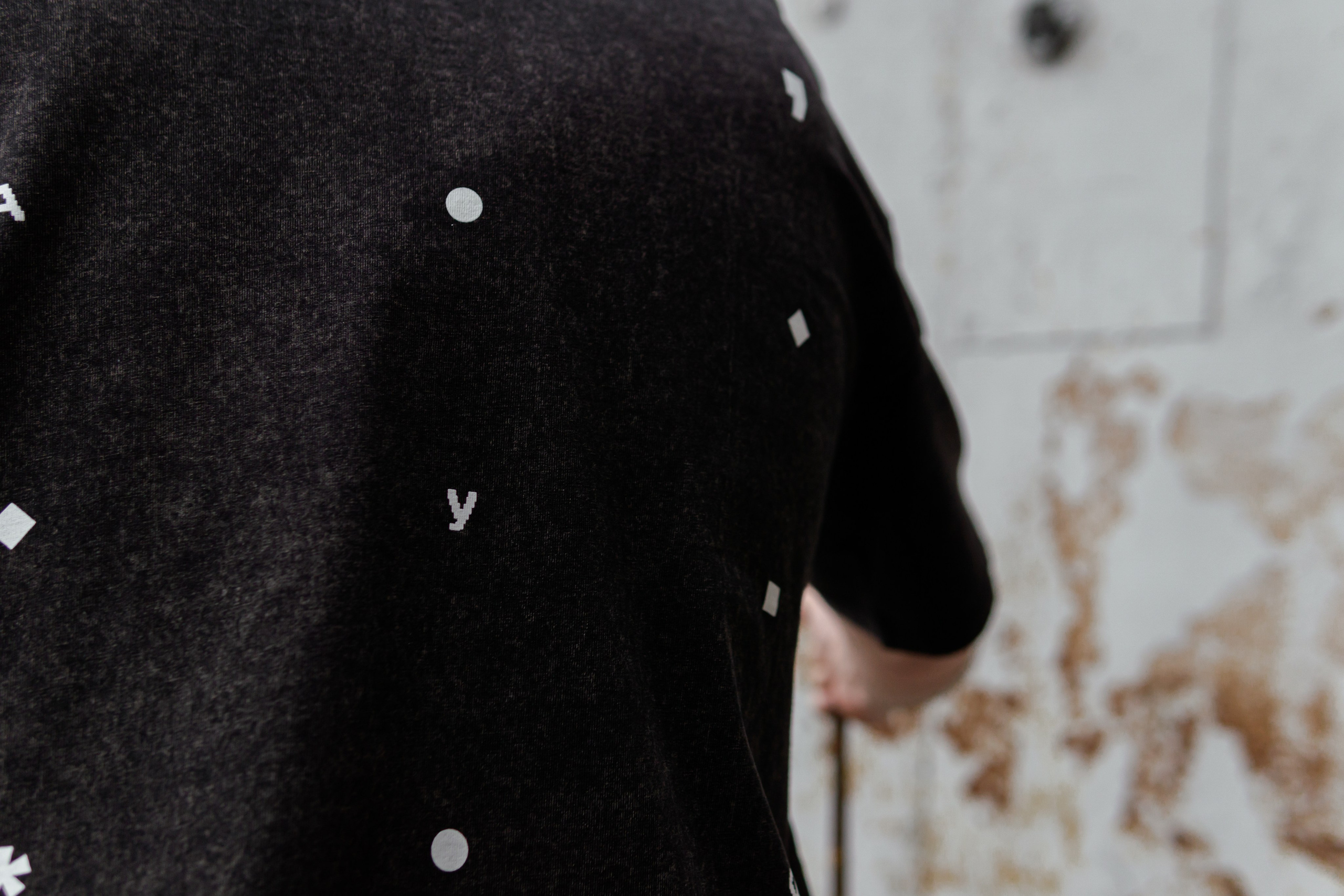 Съемка мерча БЛТ* Semiotica в городе. Фотограф-анималист Ксения Воробьева, Москва