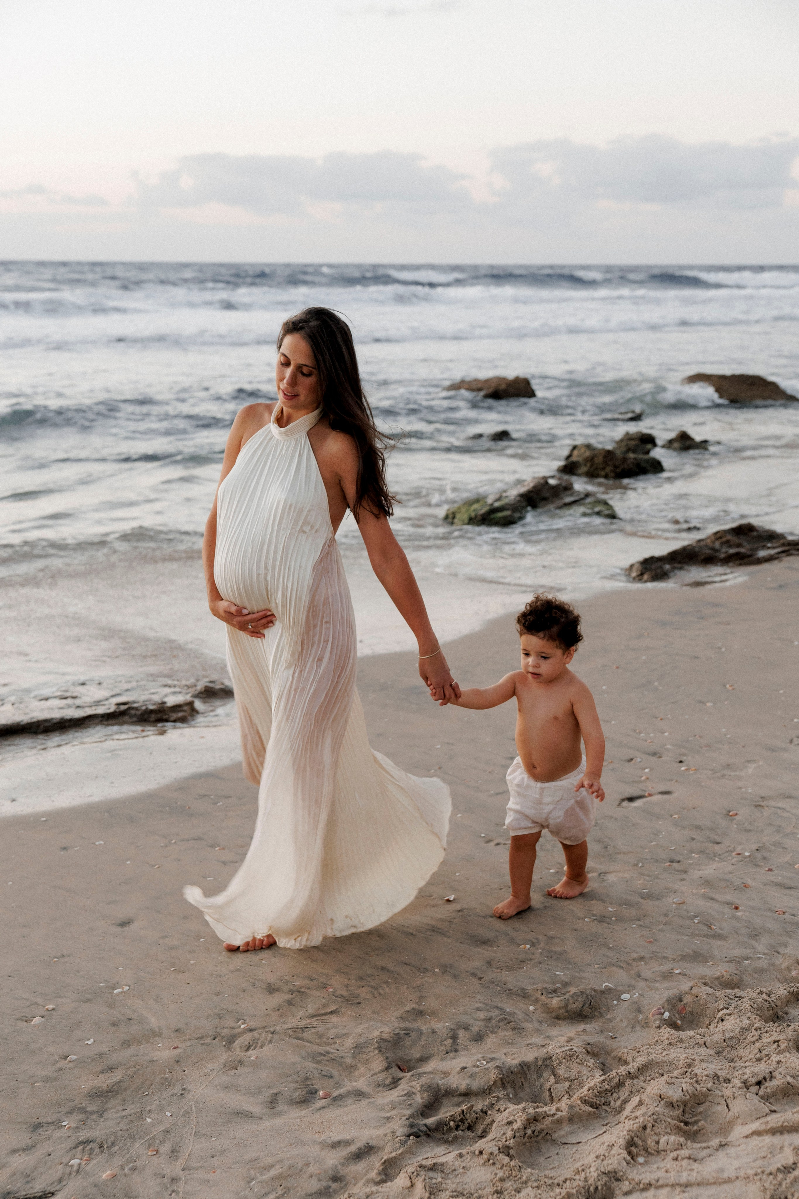Pregnancy photoshoot near the sea. Wedding and family photographer