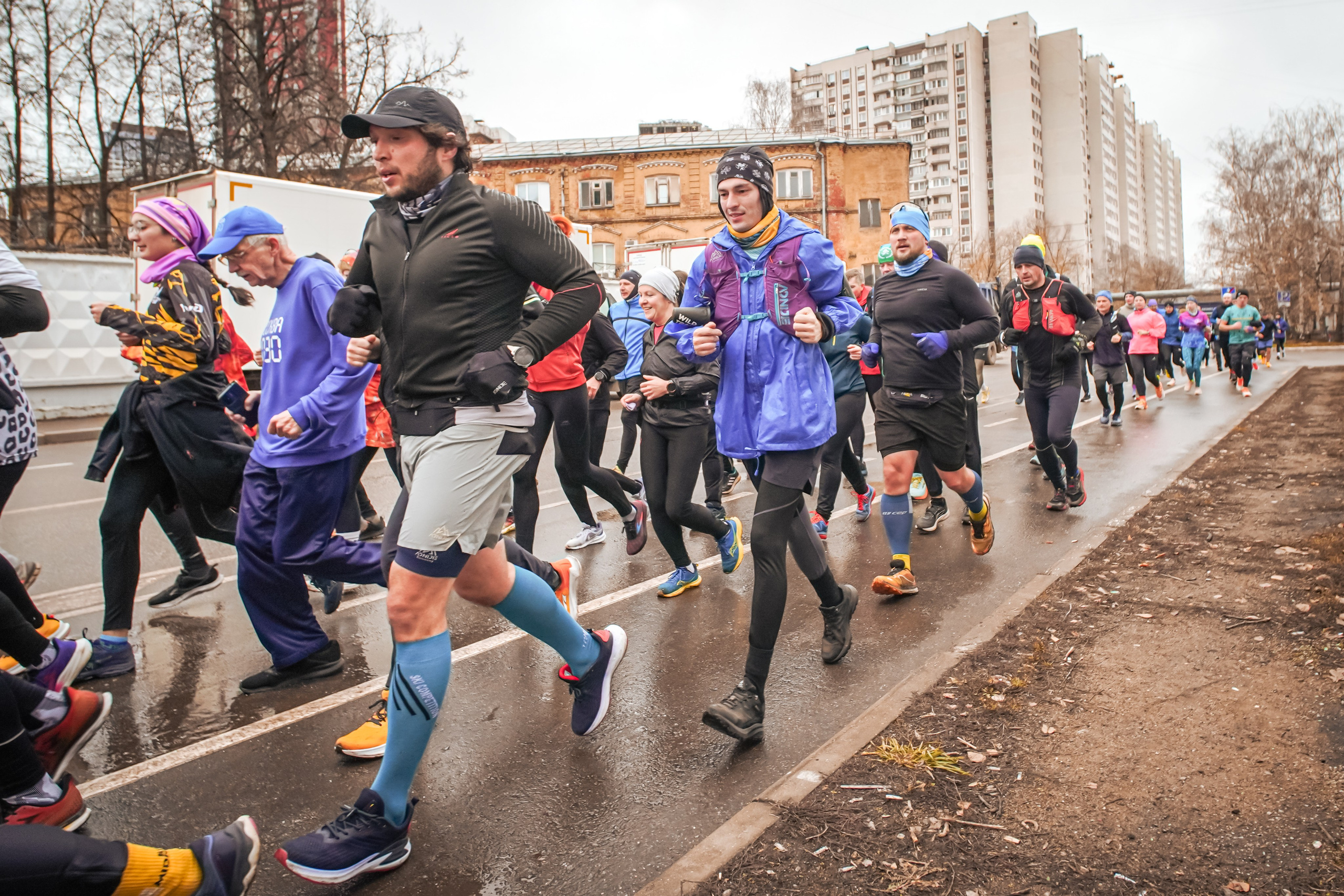 #марафонудома #яuzarun 2024 2-я петля, группа 6:30. Роман Капилюшов. Бег. Фото. Видео. г. Люберцы