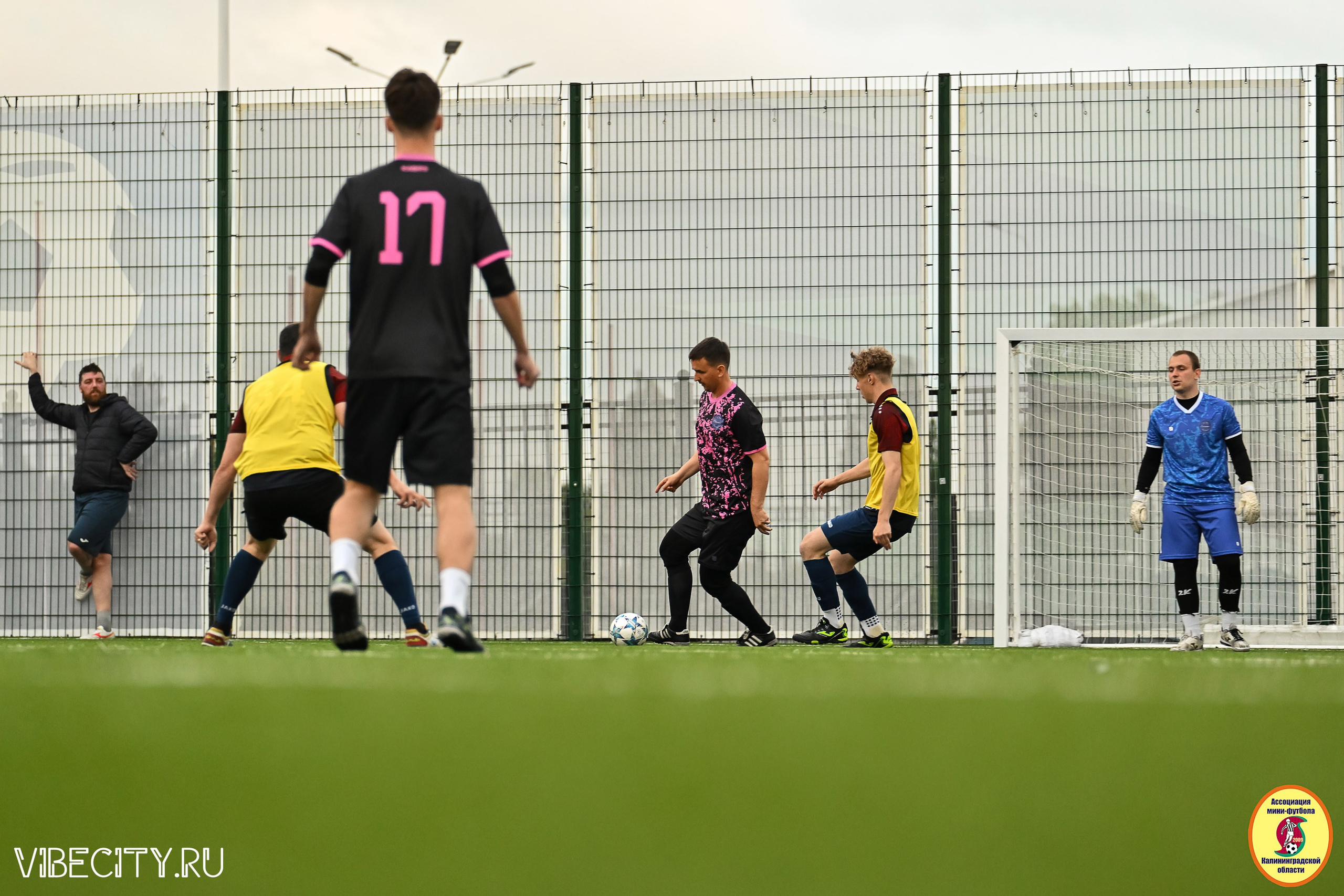 ИГРЫ МИНИ-ФУТБОЛЬНОЙ ЛИГИ. VIBECITY.RU Вайб Сити Ру Фоторепортажи Фотоотчеты Калининград