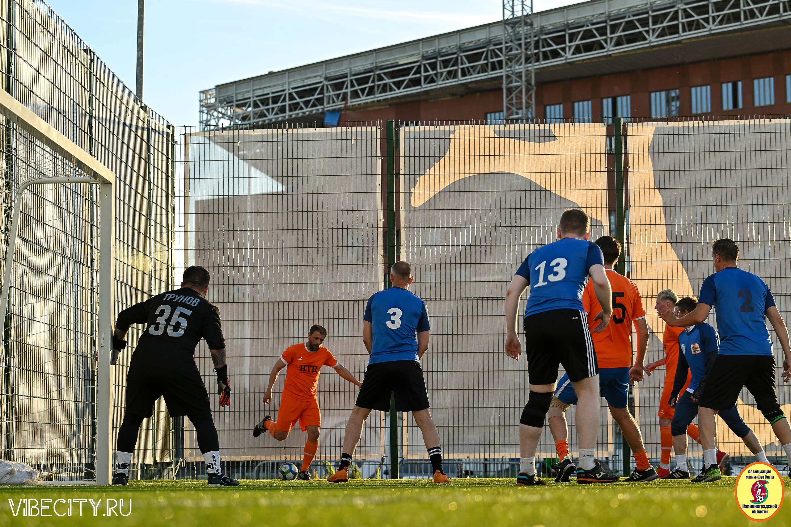 ИГРЫ МИНИ-ФУТБОЛЬНОЙ И КОРПОРАТИВНОЙ ЛИГИ. VIBECITY.RU Вайб Сити Ру Фоторепортажи Фотоотчеты Калининград