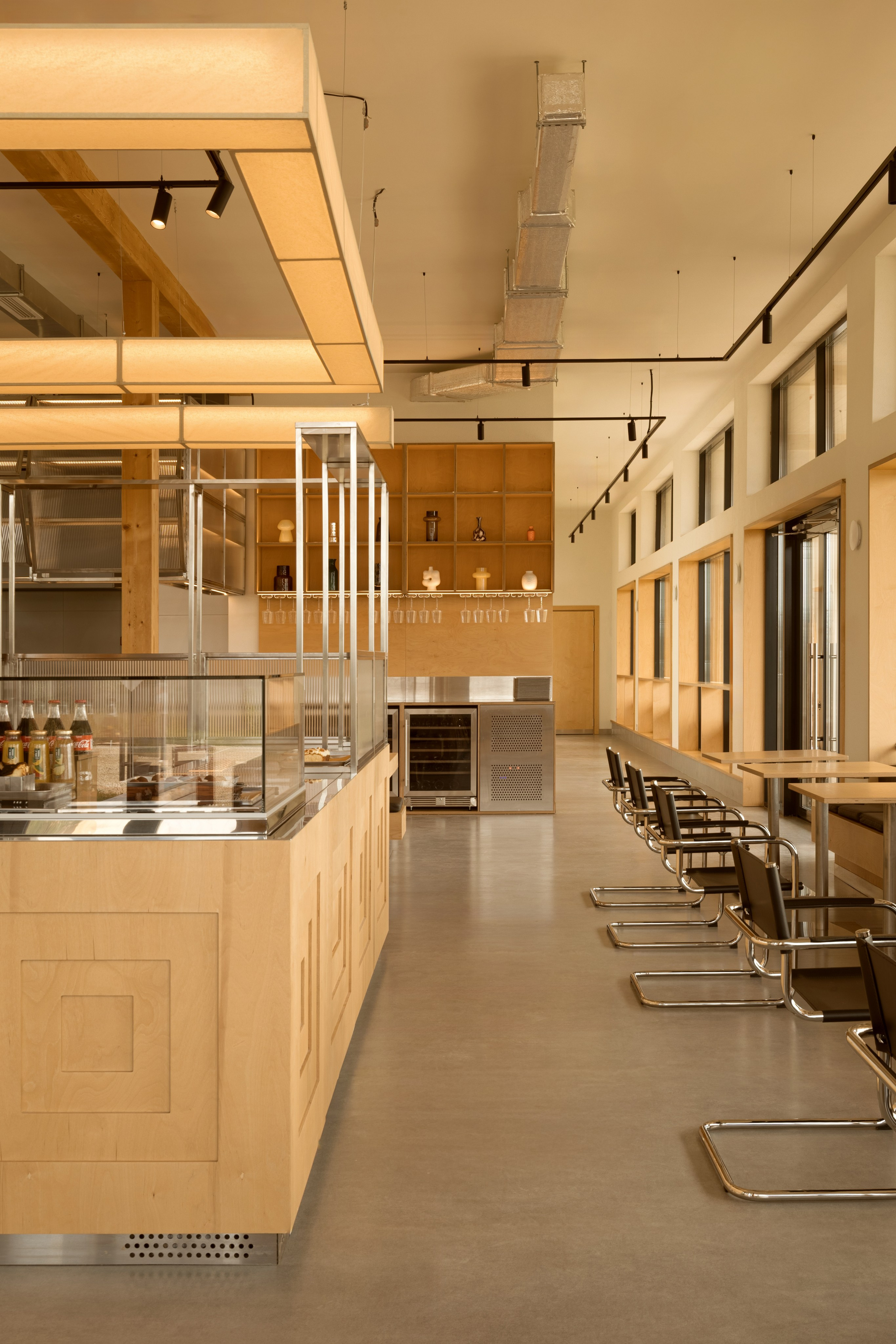 Модернистское кафе-пиццерия на природе: проект FruitDesign с акцентом на созерцание. Интерьерный фотограф в Нижнем Новгороде и Москве Владимир Гудков